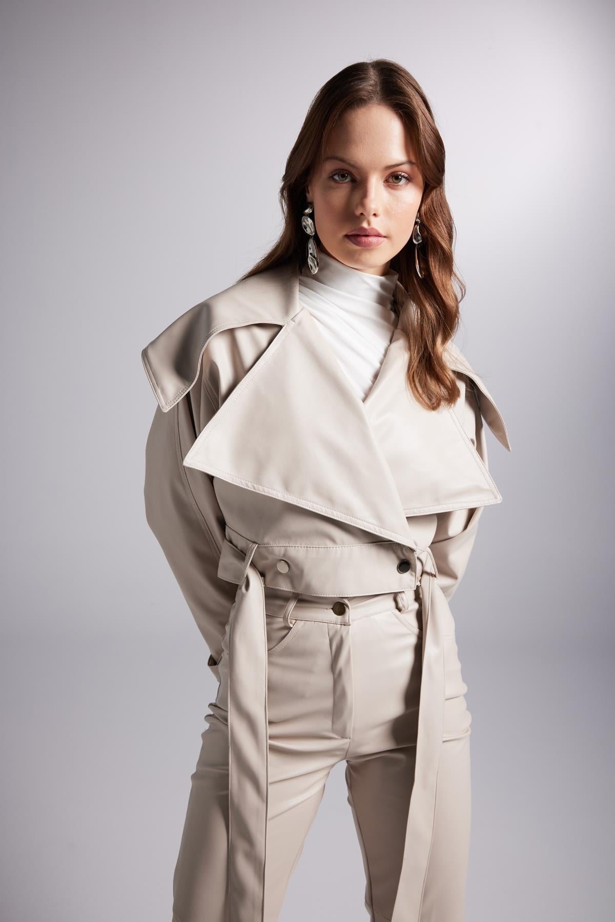 Crop Model Astarlı Kemerli Neeko Deri Ceket Bej
