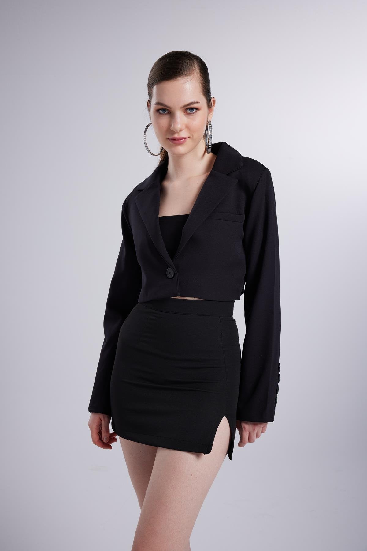 Vatkalı Atlas Kumaş Crop Model Panky Ceket Siyah