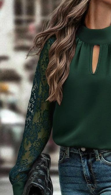 Kadın Uzun Kollu Göğüs Pencere Detay Yaka Boğazlı Kolları Tüllü Sandy Bluz