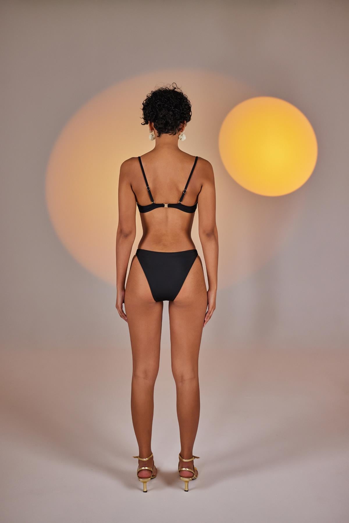Çıkarılabilir Çiçek Detaylı Premium Sleek Bikini Altı Siyah