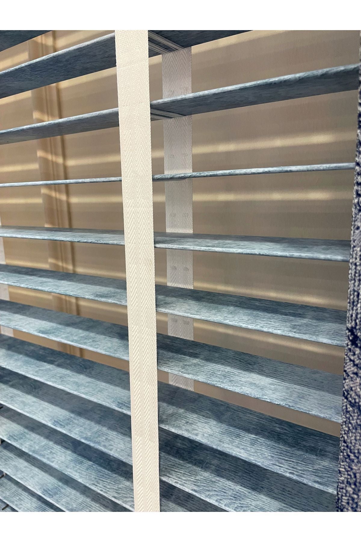Kızıl Kahve Orijinal Ahşap Jaluzi Perde 50 mm Ofis Modern Ve Tüm Mekanlar Için