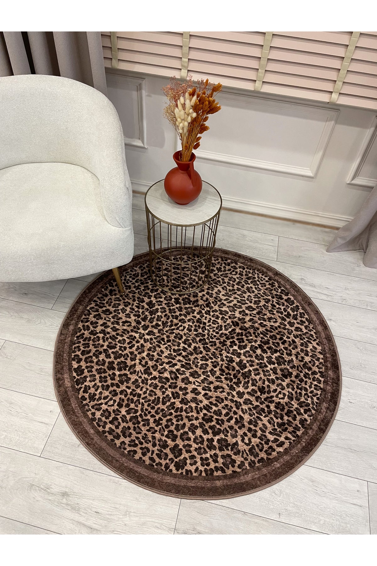 Leopar Desenli Oval Lateks Deri Halı