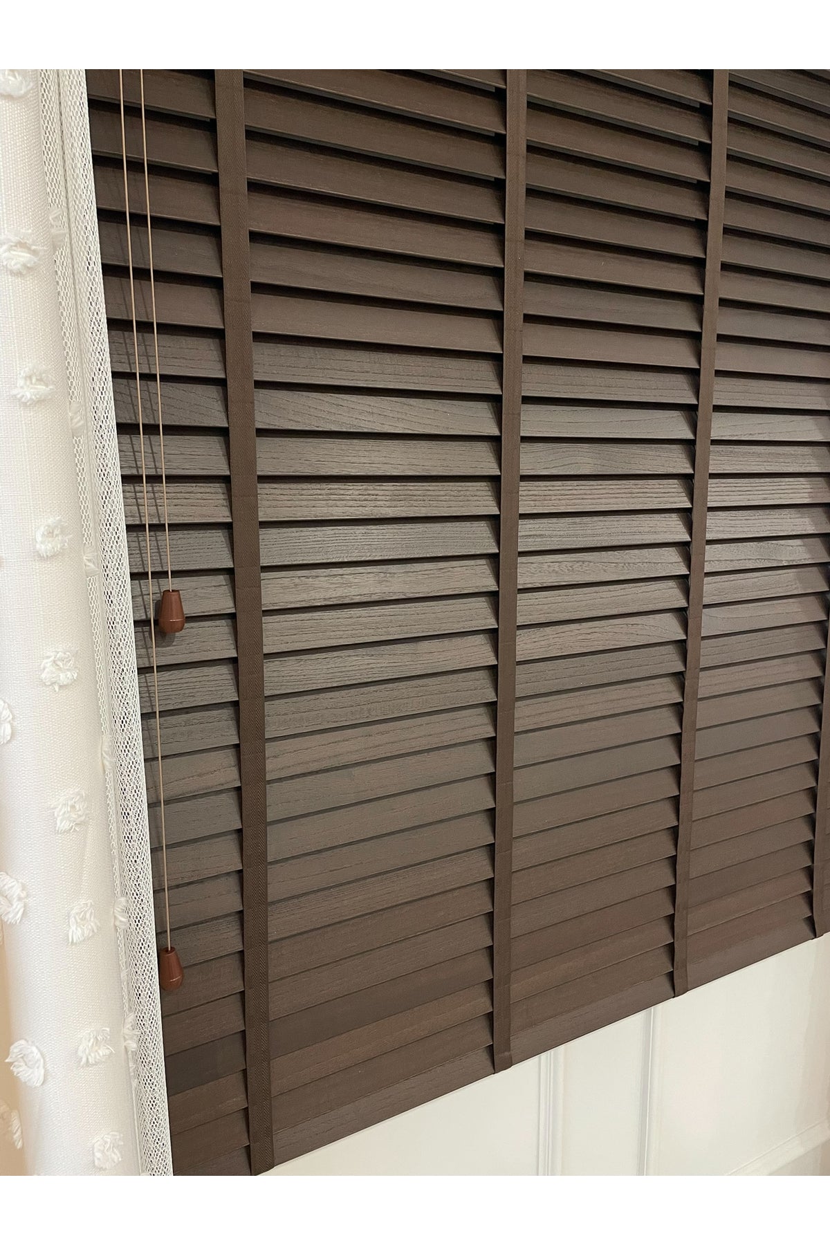 Kızıl Kahve Orijinal Ahşap Jaluzi Perde 50 mm Ofis Modern Ve Tüm Mekanlar Için