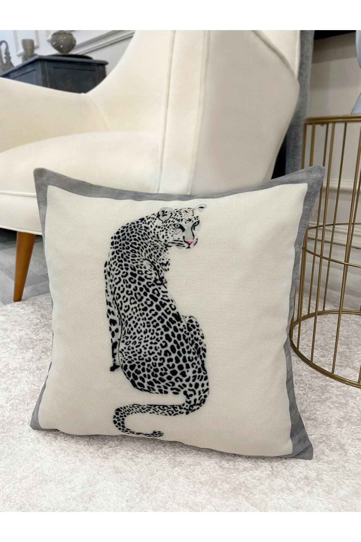 Ekru-Gri Renk Aslan Desenli Dokuma Kumaş Kırlent Kılıfı 45x45