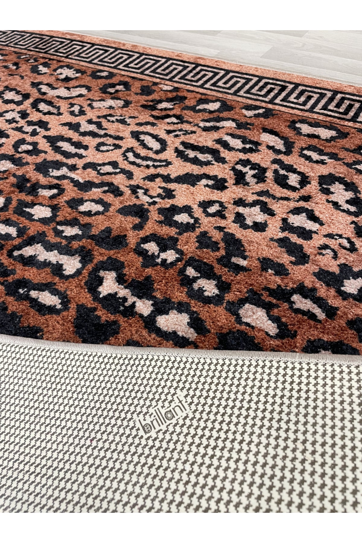 Leopar Desen Lateks Taban Salon Halısı