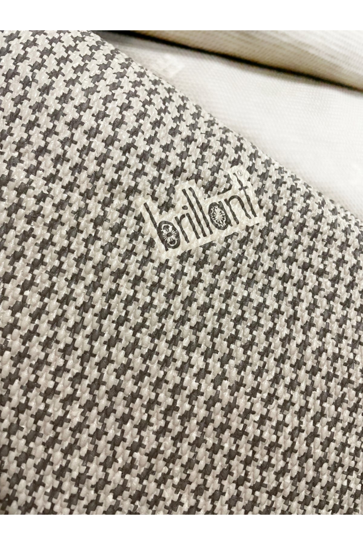 Kahve-Kırmızı Eskitme Vintage Etnik Desenli Oval Lateks Taban Halı