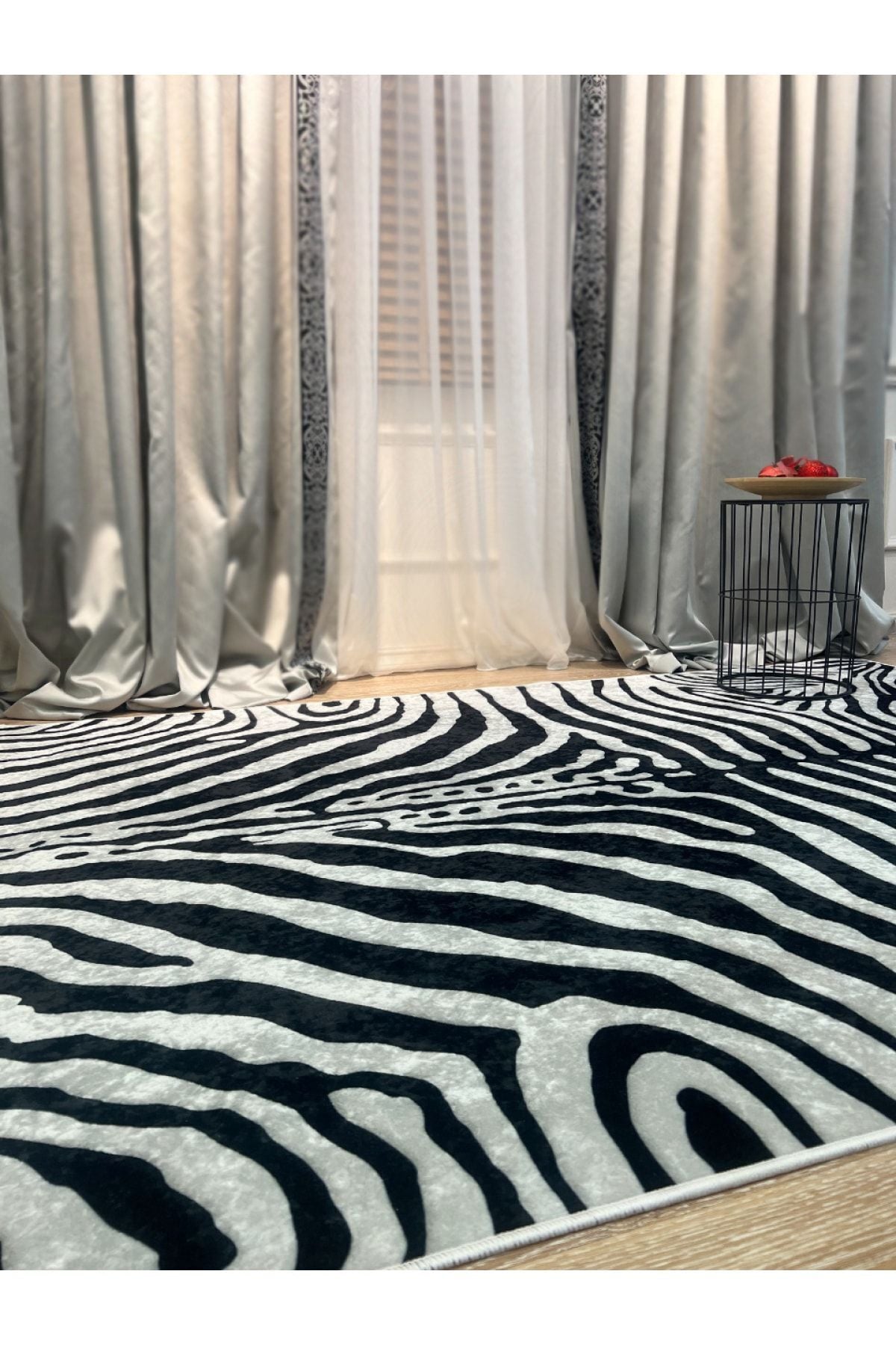 Zebra Desenli Yuvarlak Siyah - Gri Dekoratif Halı