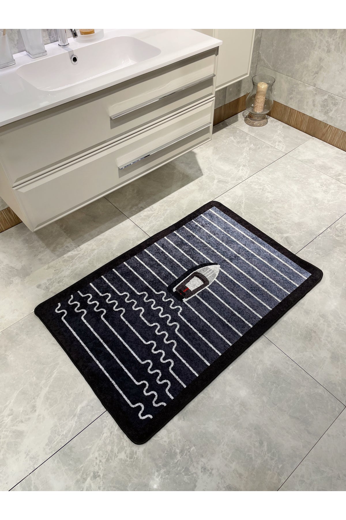 Tekne Desen Çizgi Desenli 2 li Deri Taban Banyo Paspas (70x110 - 70x50)