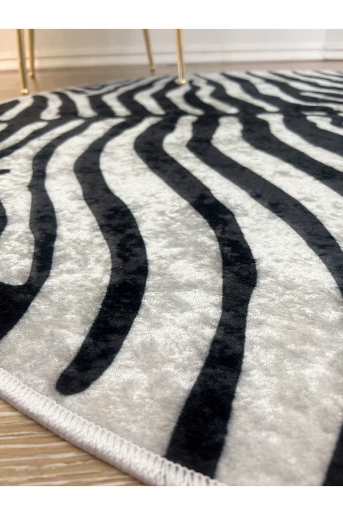 Zebra Desenli Yuvarlak Siyah - Gri Dekoratif Halı