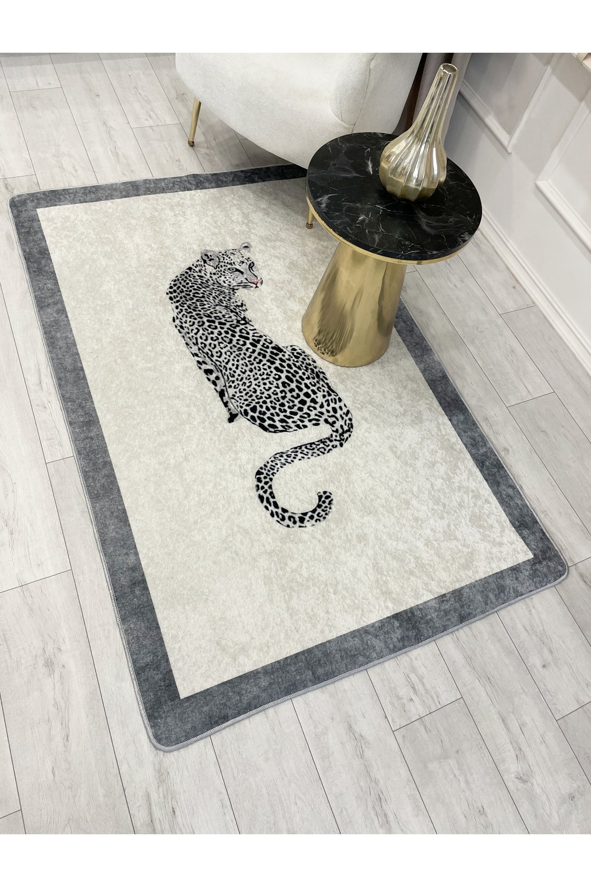 Leopar Desen Krem Gri Çerçeve Lateks Deri Taban Halı