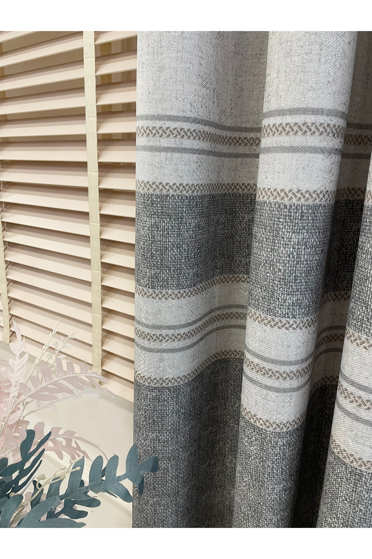 GRİ- Bordür Geçişli 1/3 Sık Pile Yumuşak Dokulu Fon perde