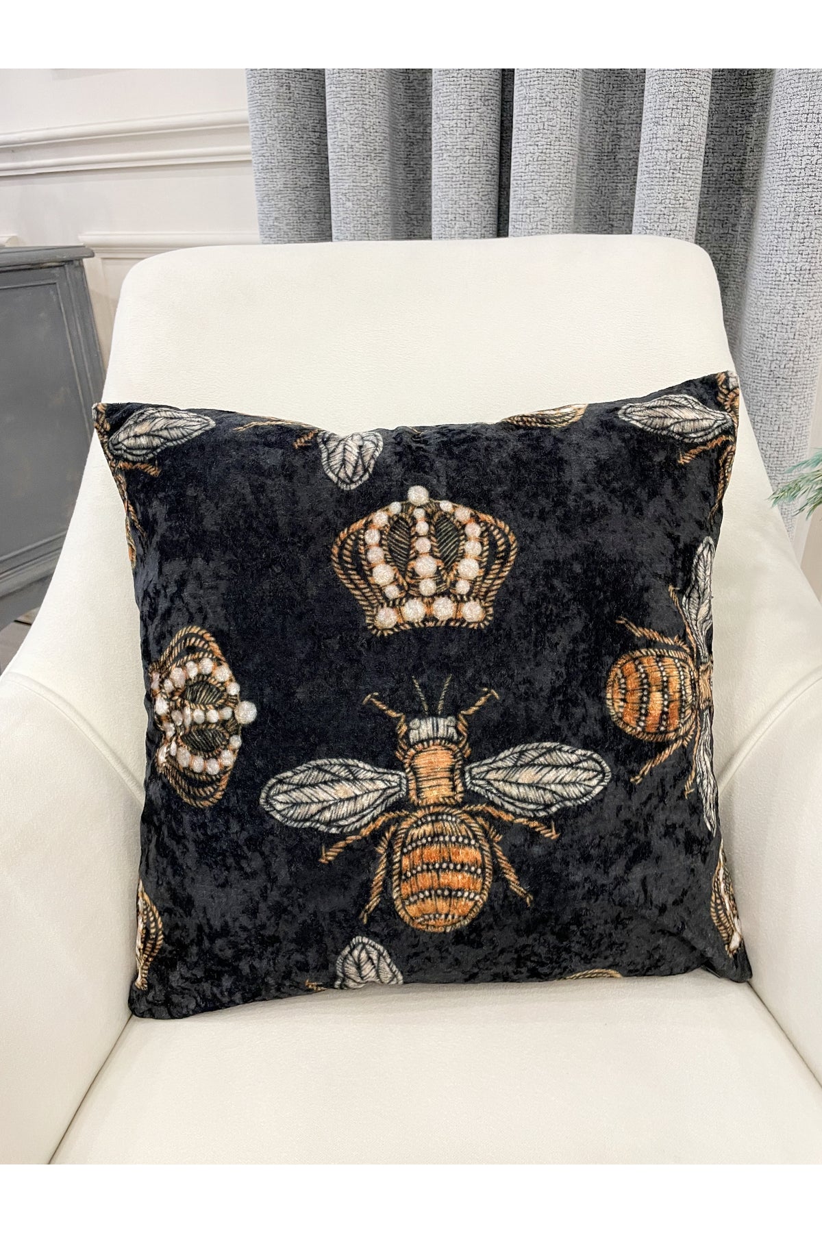 Kraliçe Arı İşleme Görünüm Kırlent Kılıfı 45x45