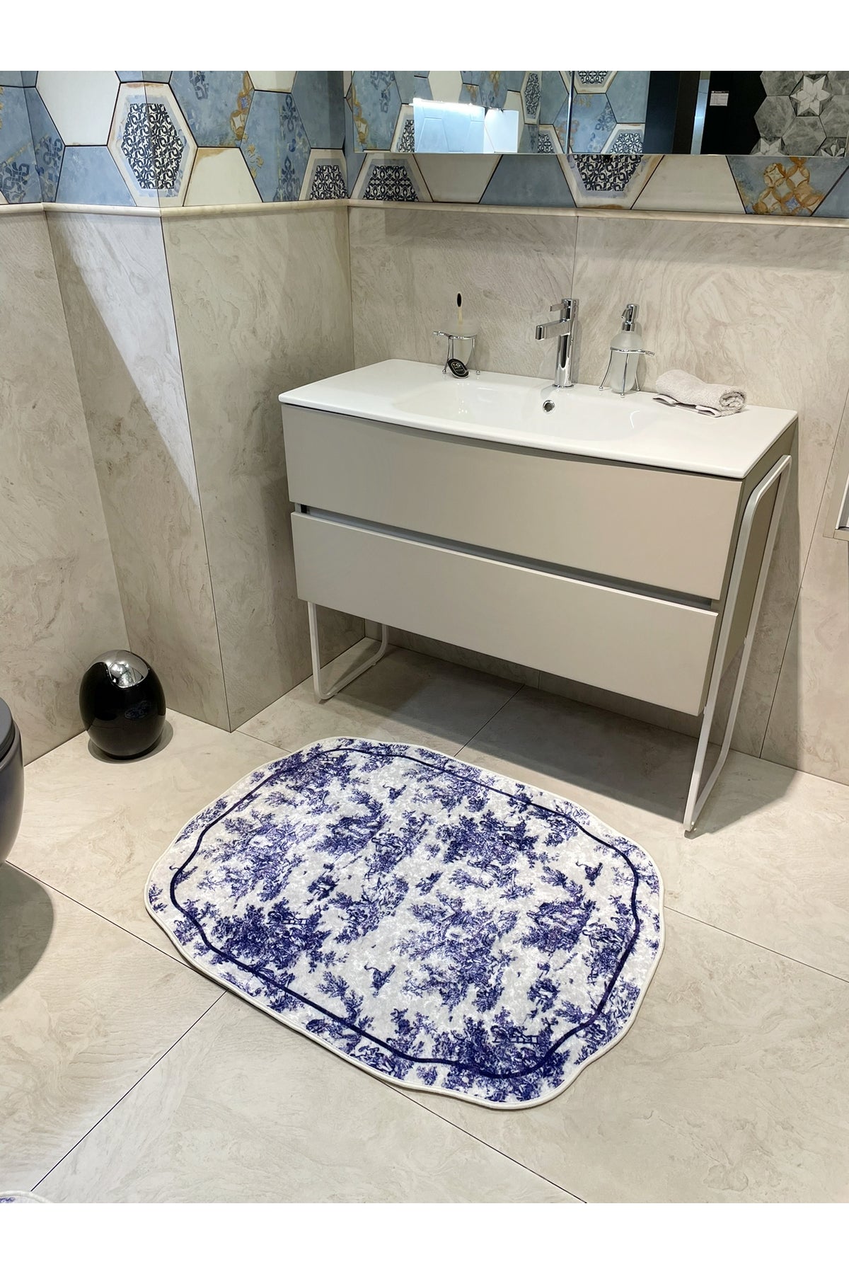 Toile de Jouy Temalı Tekli Lateks Taban Banyo Paspası (80X120)