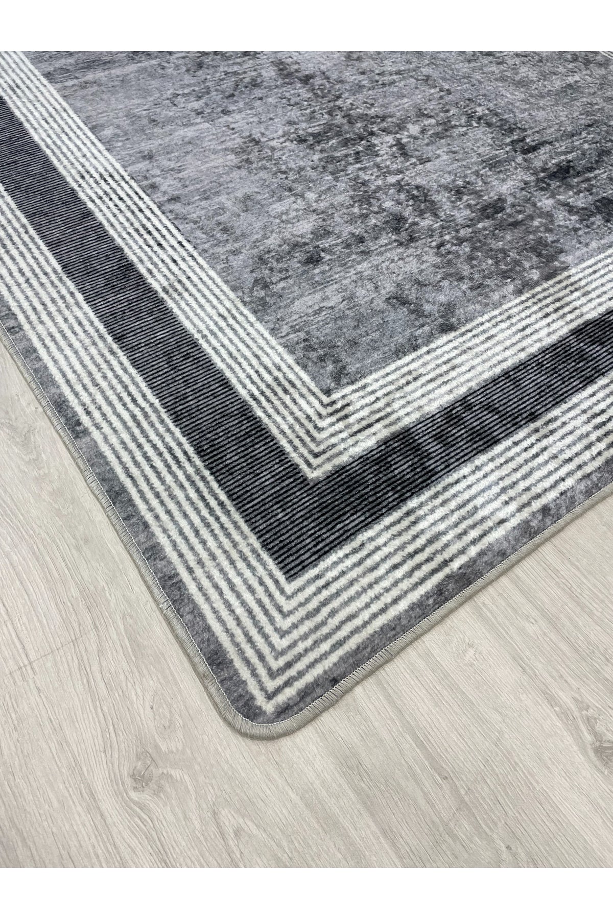 Açık Gri Renk Bordürlü Desen Lateks Deri Taban Halı