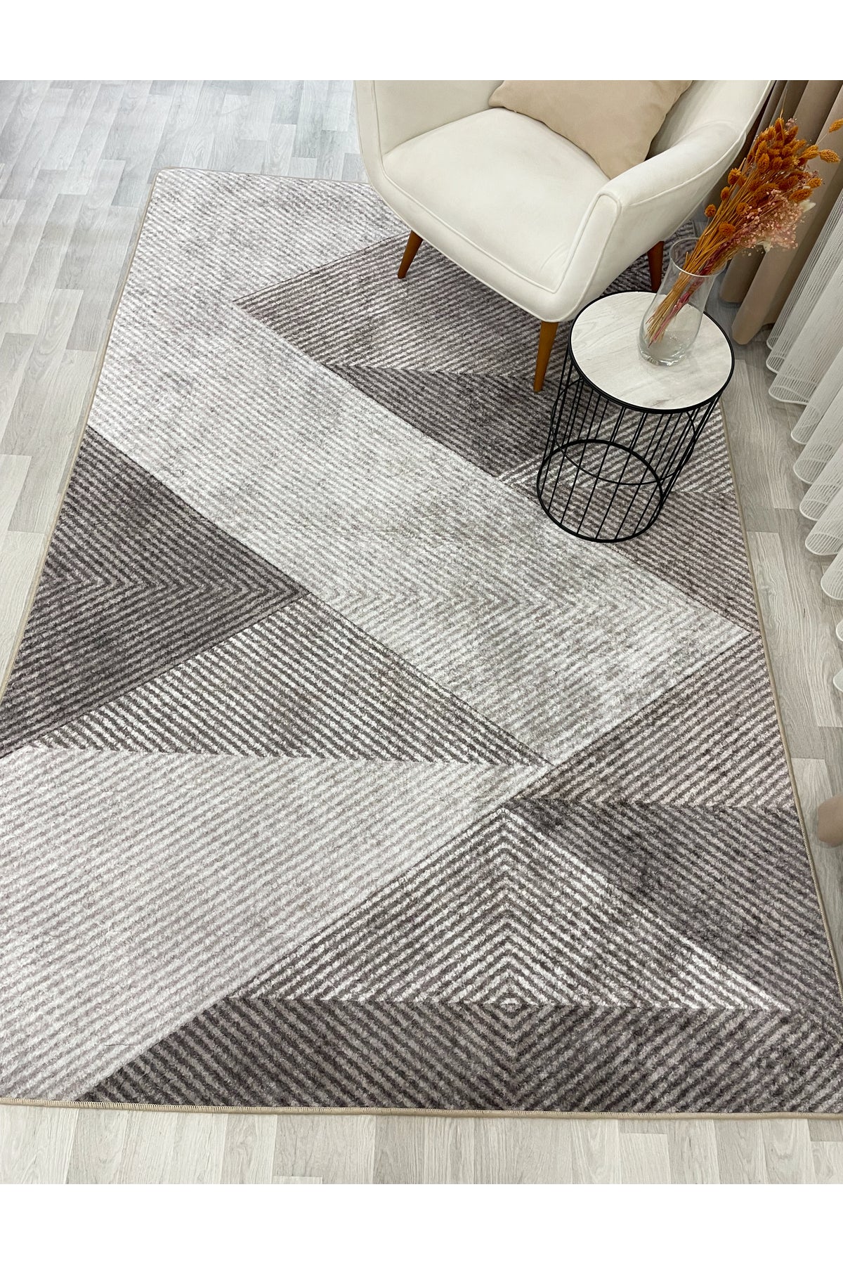 Gri Renk Geometrik Desen Kaymaz Taban Yolluk Halı