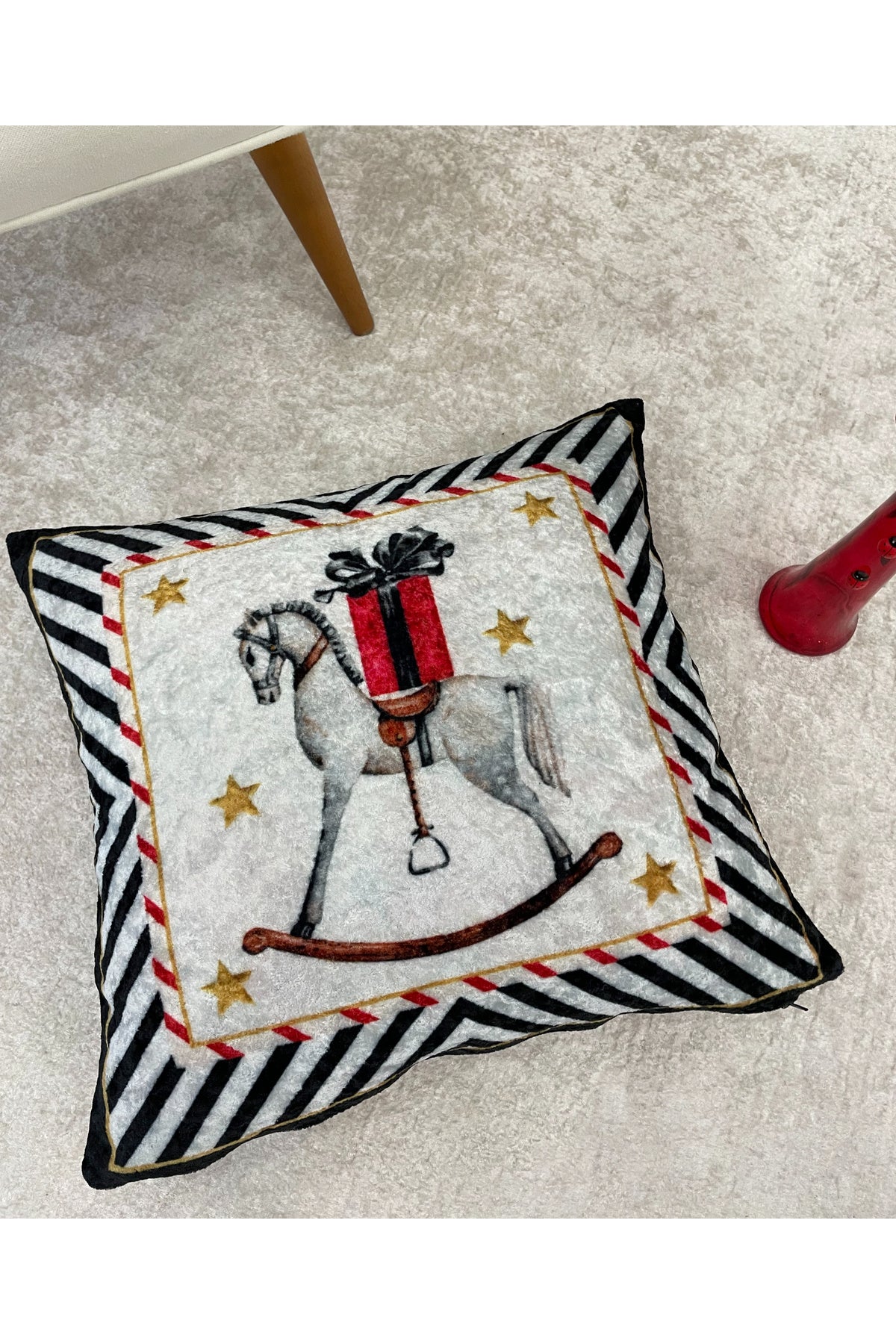 Açık Gri Renk At Desenli Kırlent Kılıfı 45x45