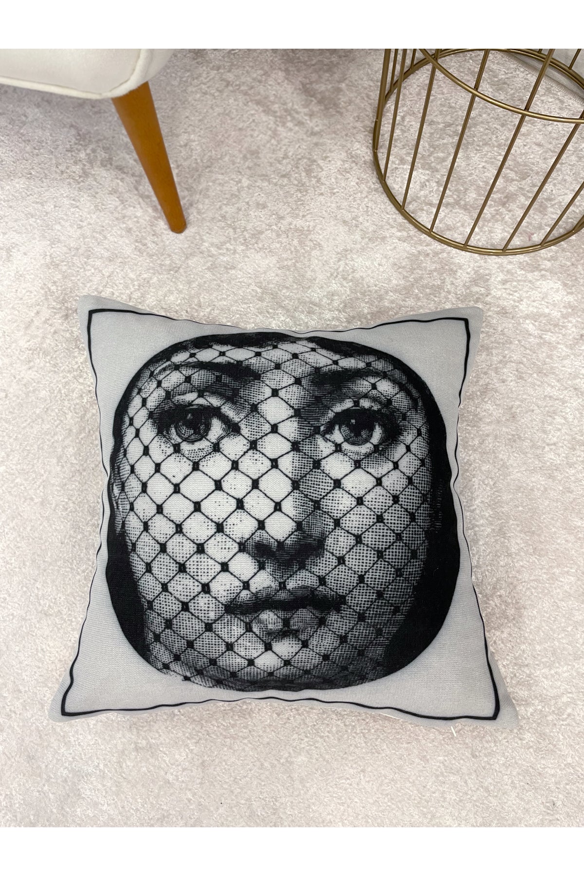 Açık Gri Fornasetti Lina Cavalieri Yüz Temalı Kırlent Kılıfı 45x45