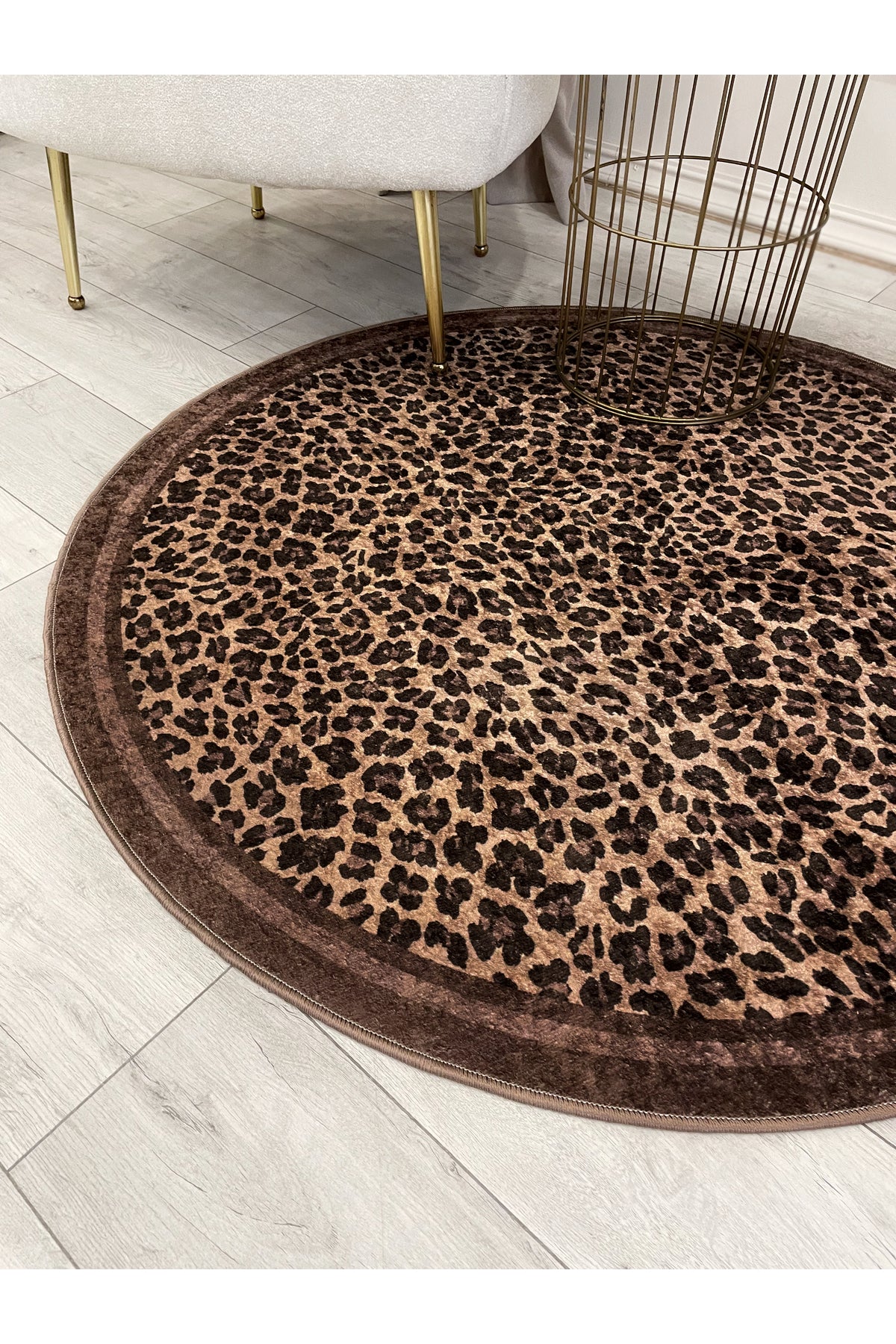 Leopar Desenli Oval Lateks Deri Halı