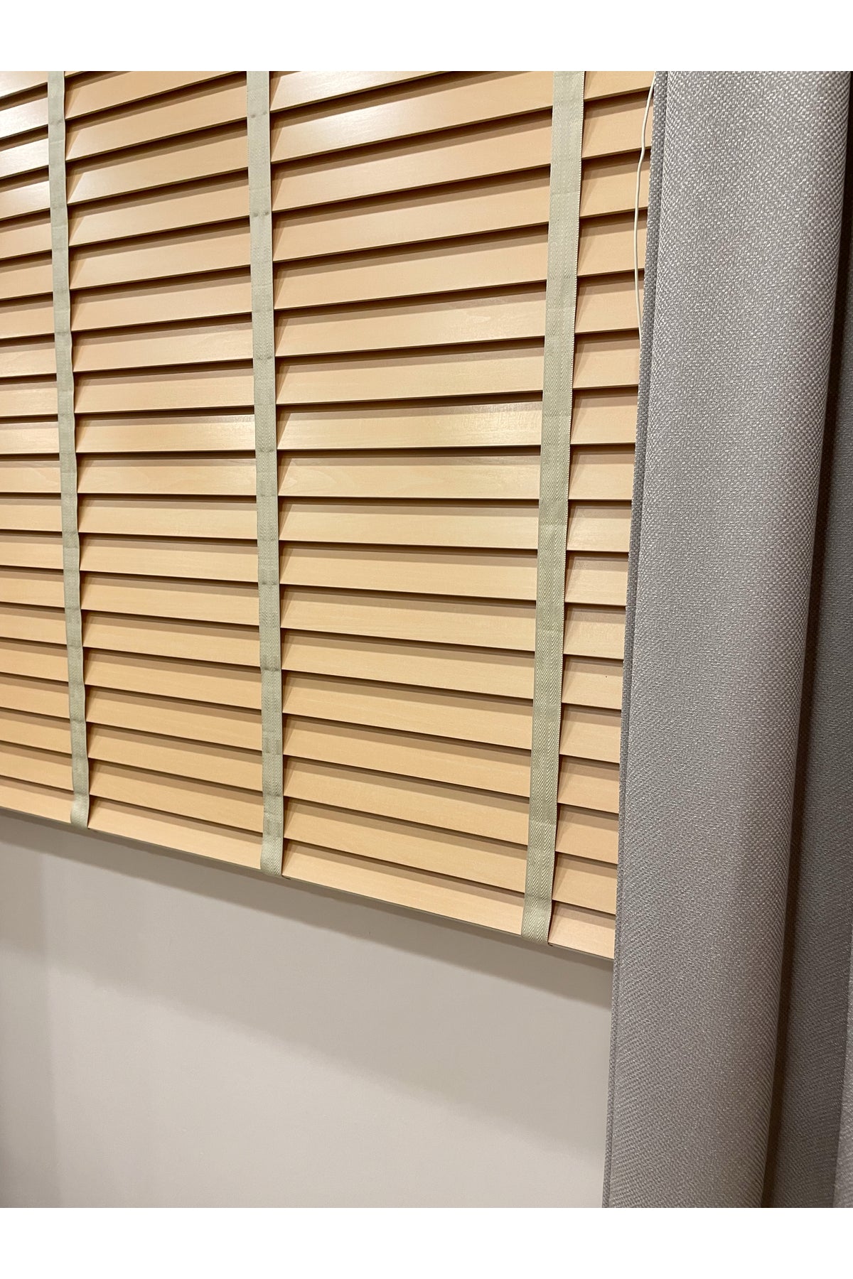 Doğal Ahşap Rengi %100 Orijinal Ahşap Jaluzi Perde 50 Mm Ofis Modern Ve Tüm Mekanlar