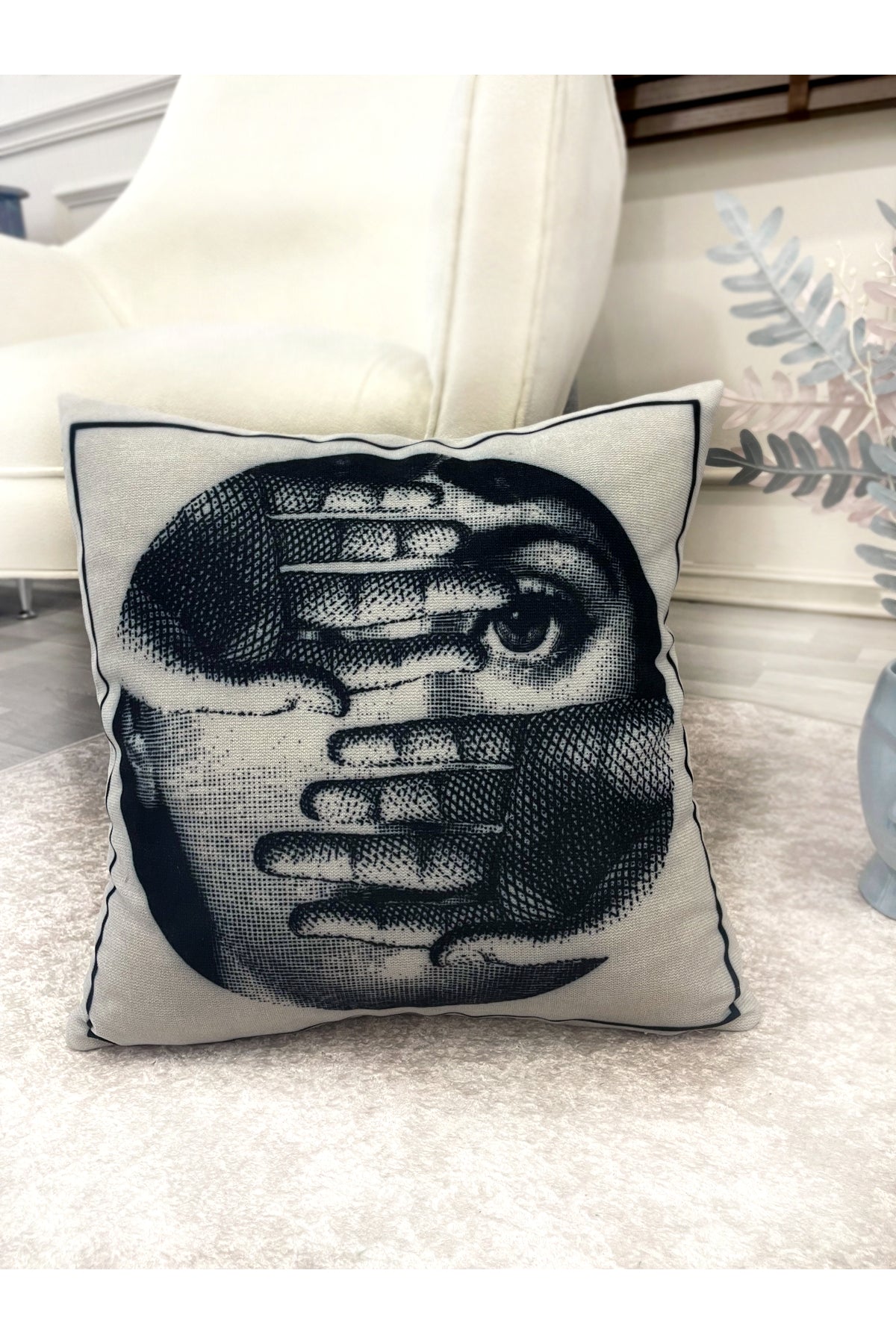 Açık Gri Fornasetti Lina Cavalieri Yüz Temalı Kırlent Kılıfı 45x45