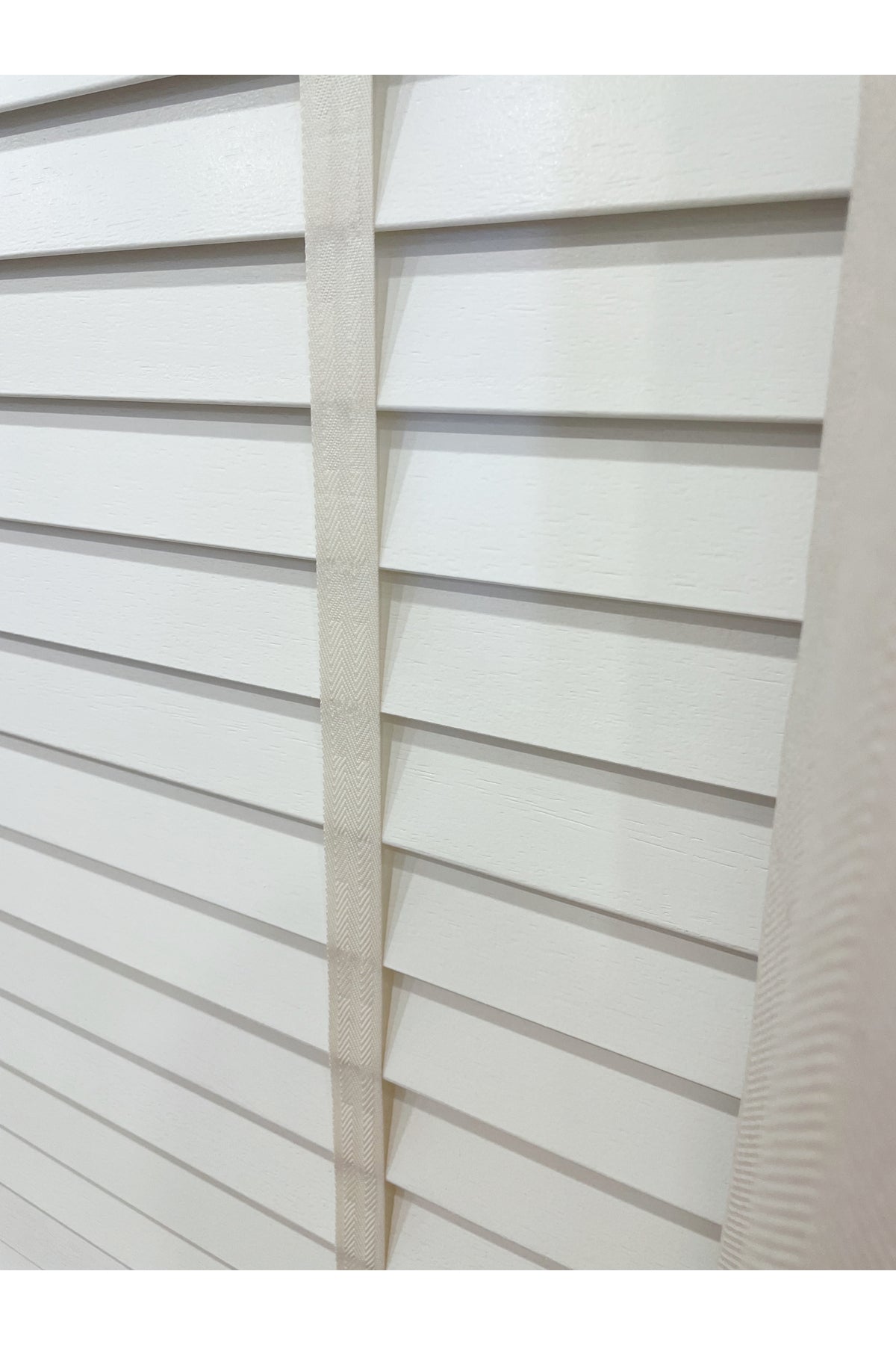 Kızıl Kahve Orijinal Ahşap Jaluzi Perde 50 mm Ofis Modern Ve Tüm Mekanlar Için