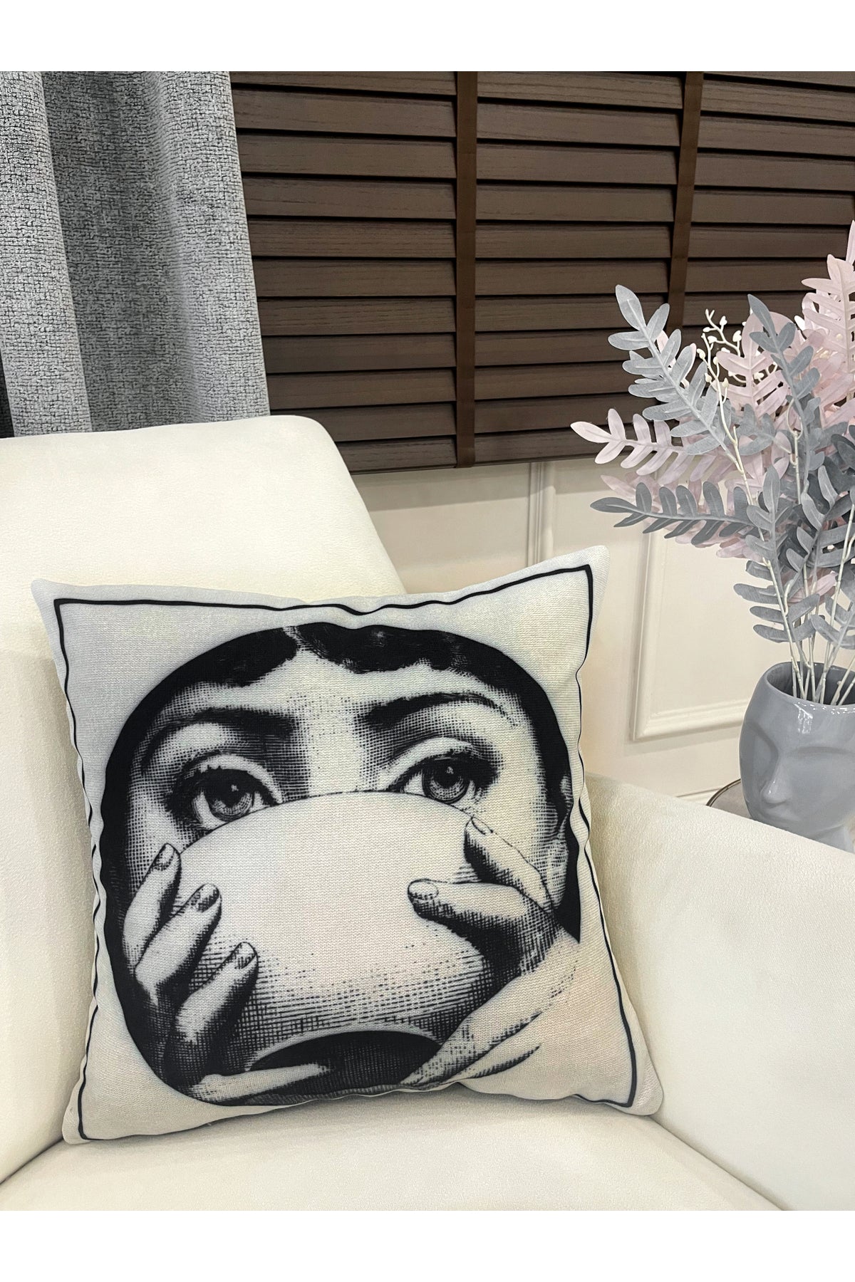 Açık Gri Fornasetti Lina Cavalieri Yüz Temalı Kırlent Kılıfı 45x45