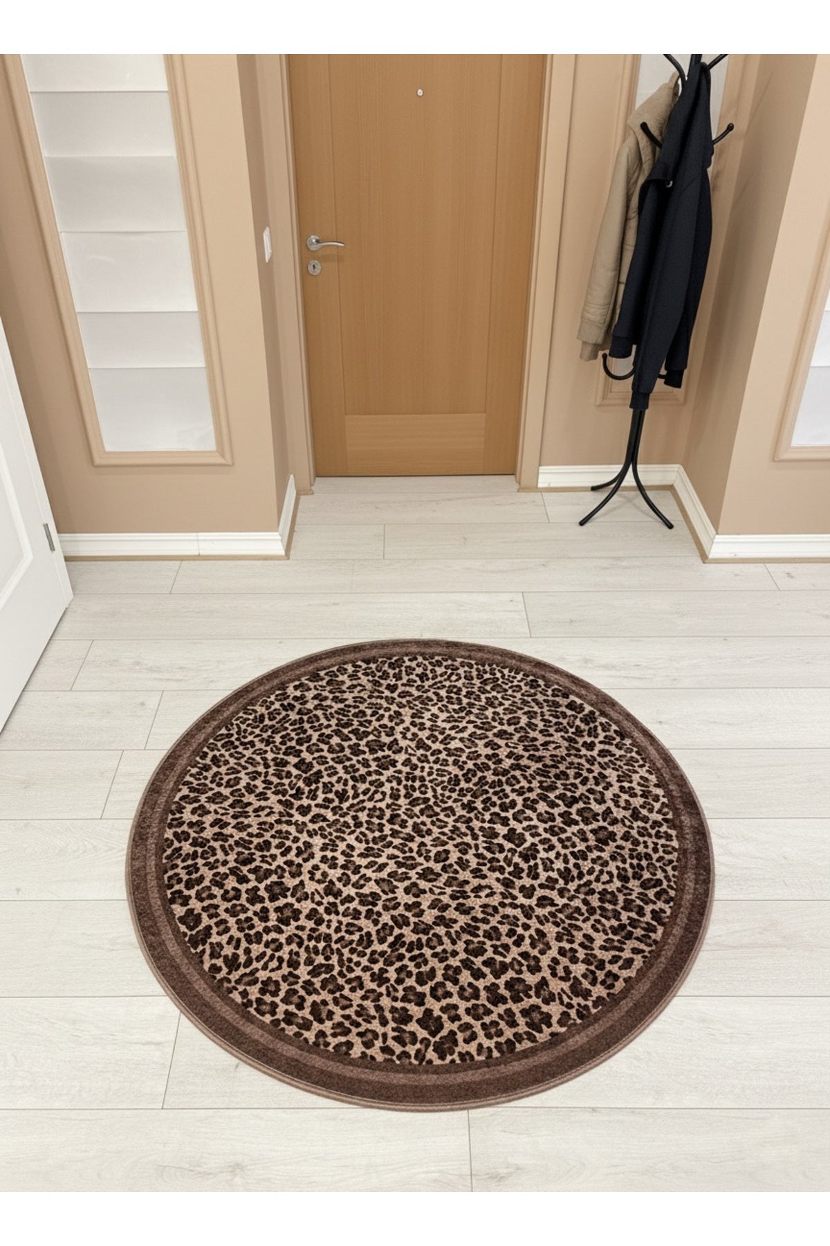 Leopar Desenli Oval Lateks Deri Halı