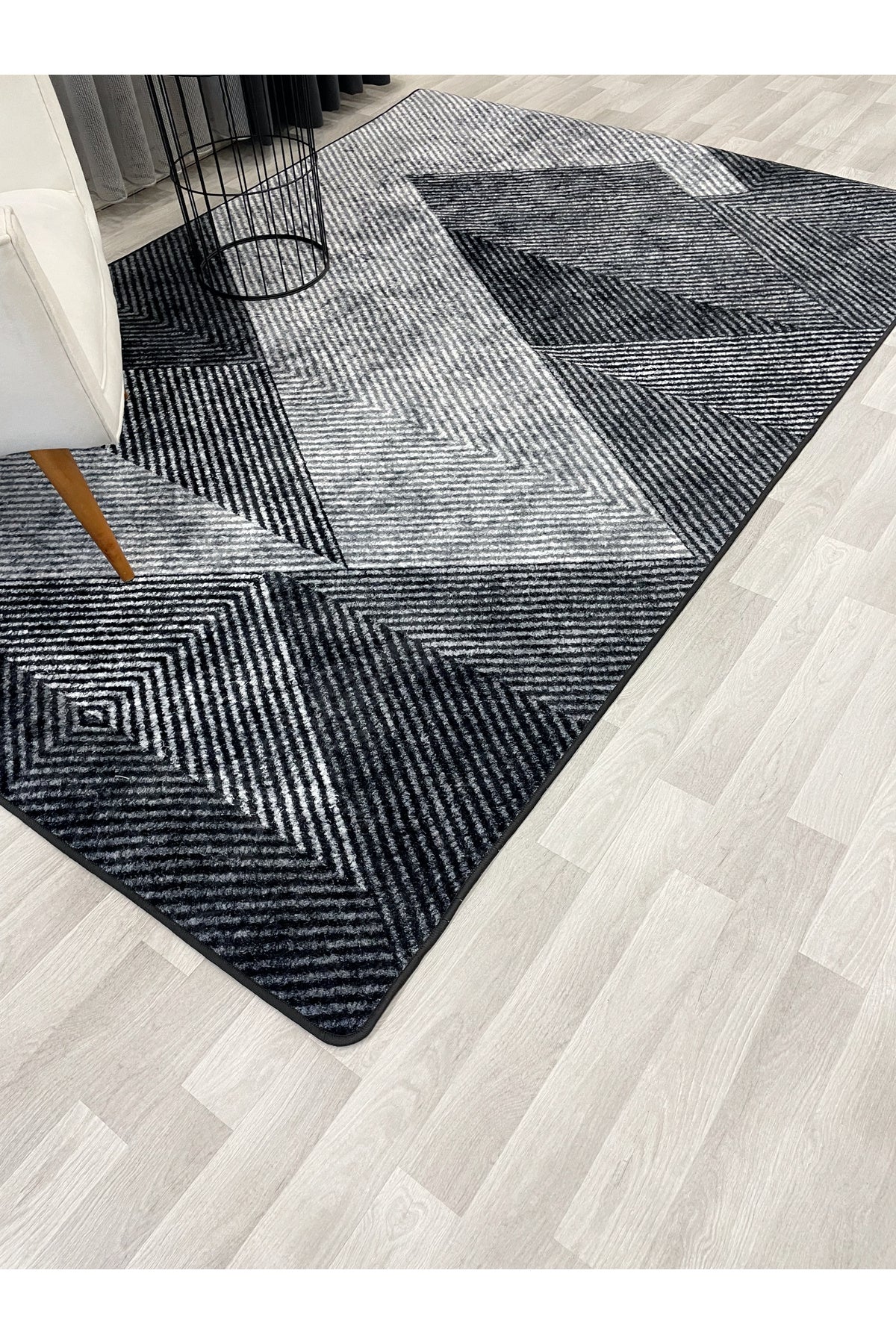 Gri Renk Geometrik Desen Kaymaz Taban Yolluk Halı