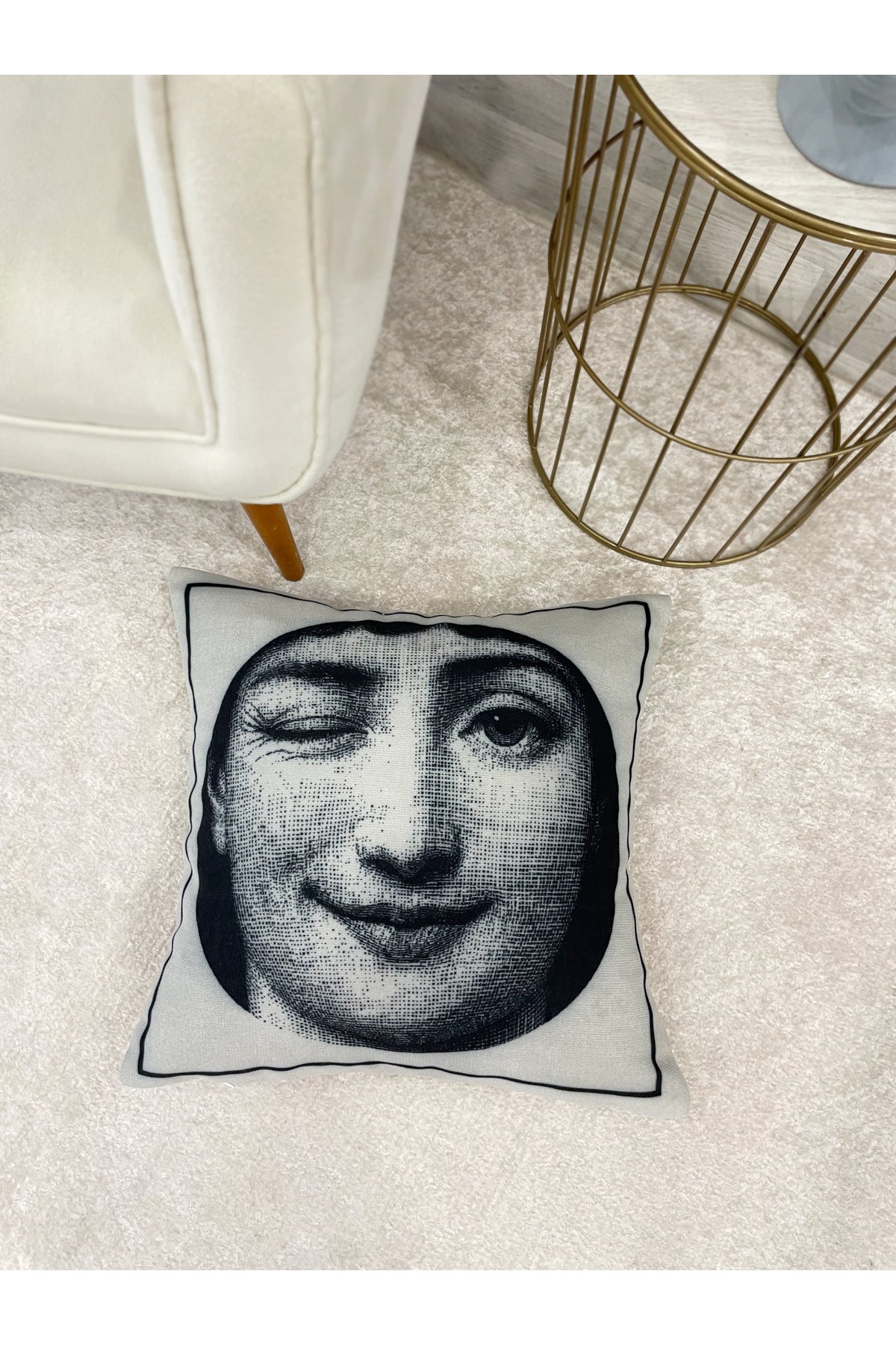 Açık Gri Fornasetti Lina Cavalieri Yüz Temalı Kırlent Kılıfı 45x45