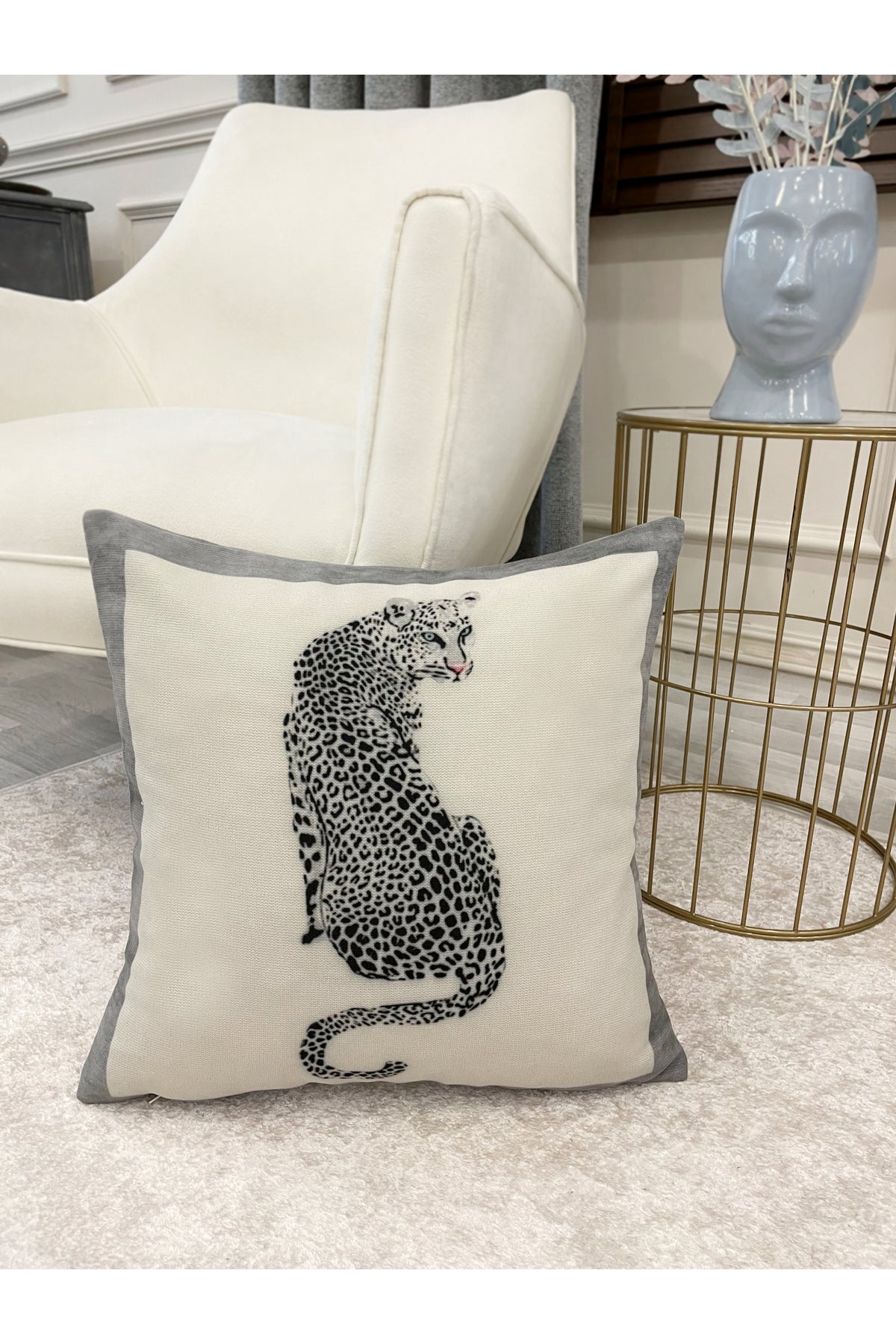 Ekru-Gri Renk Aslan Desenli Dokuma Kumaş Kırlent Kılıfı 45x45