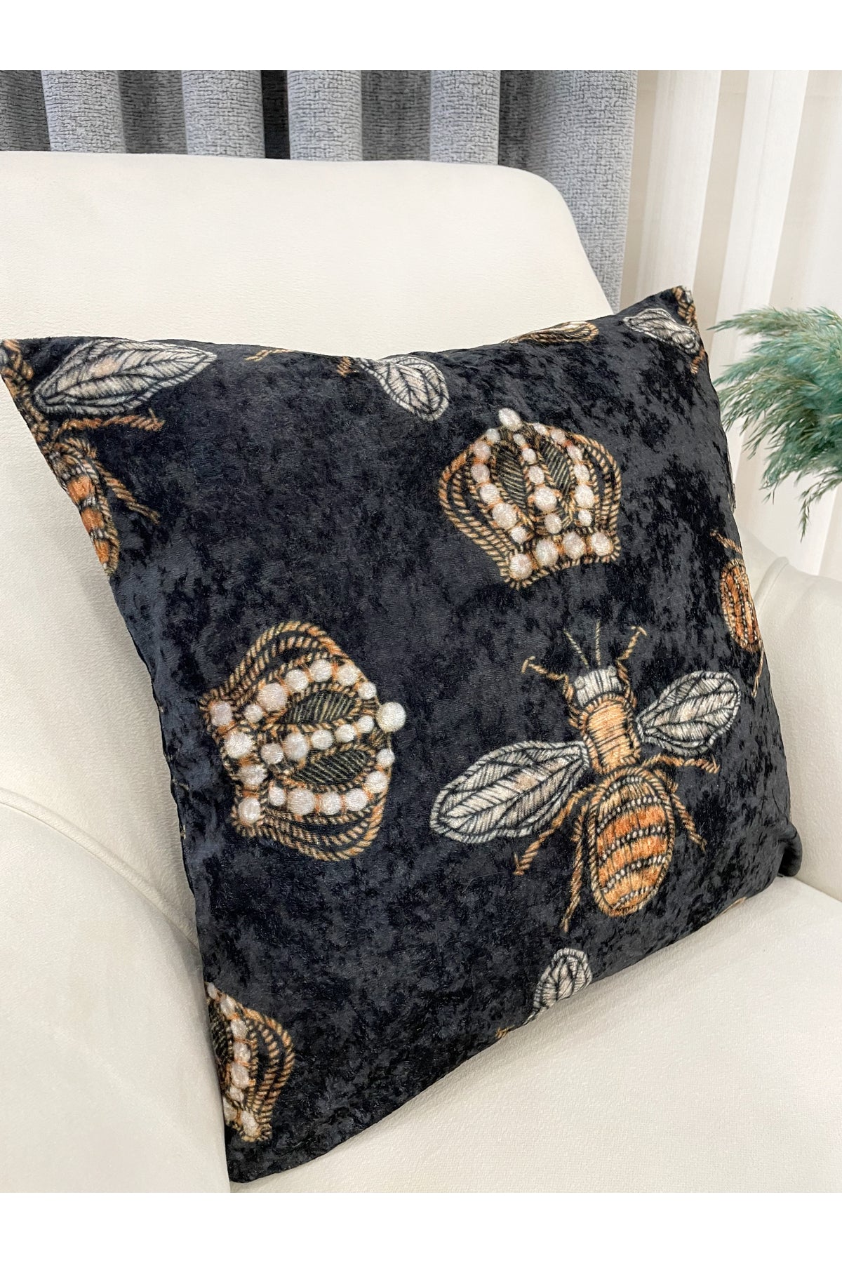Kraliçe Arı İşleme Görünüm Kırlent Kılıfı 45x45