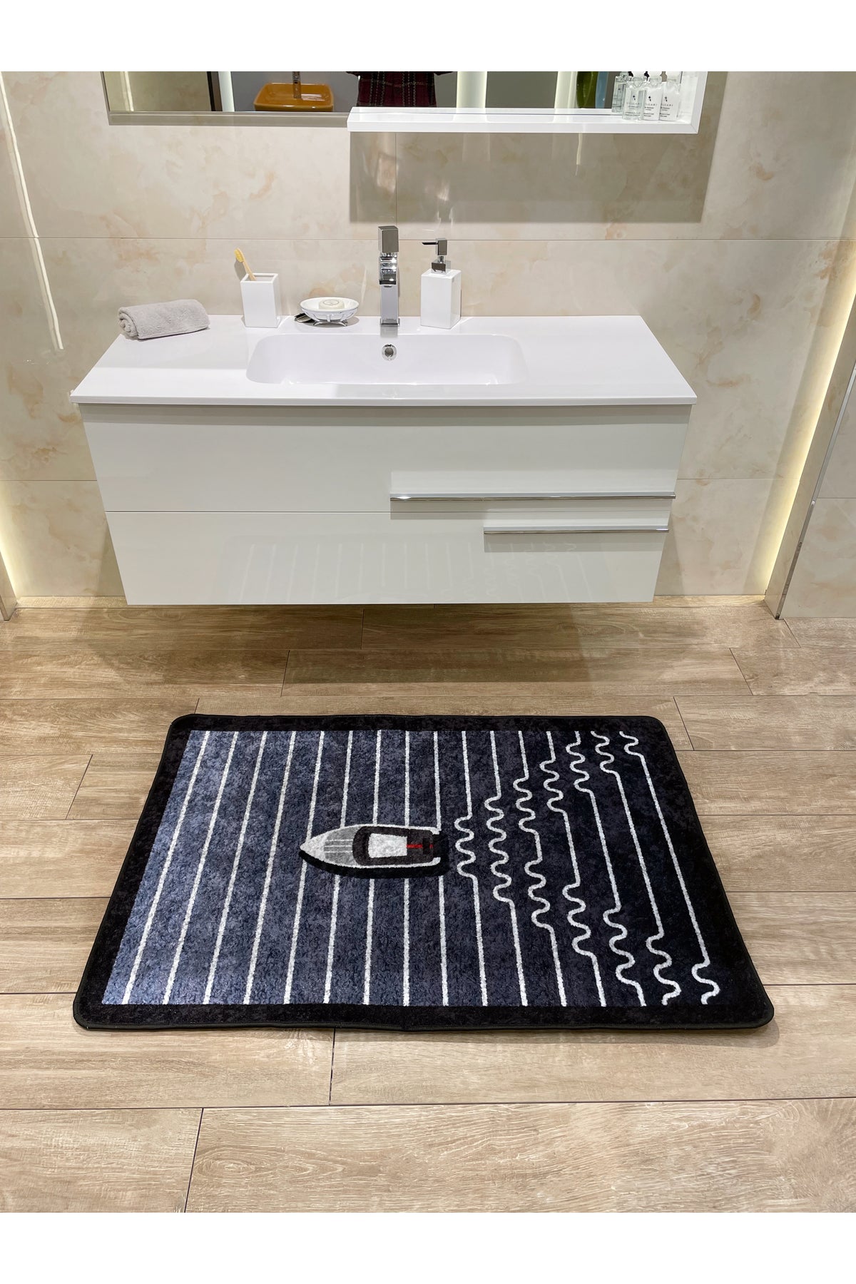 Tekne Desen Çizgi Desenli 2 li Deri Taban Banyo Paspas (70x110 - 70x50)