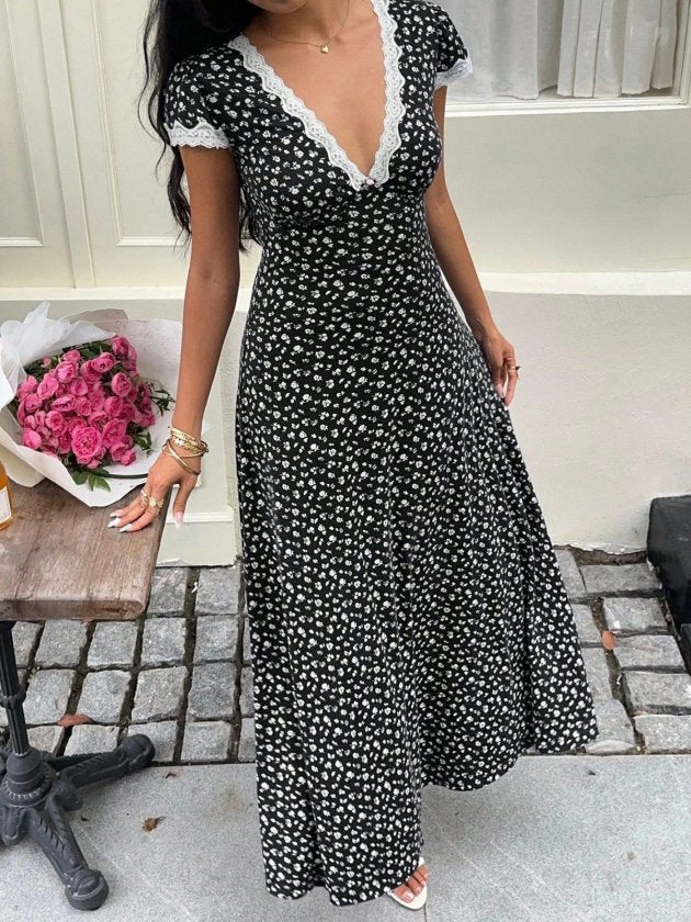 Women's Short Sleeve Deep V-Neck Lace Detailed Floral Pattern Long Supreme Dress