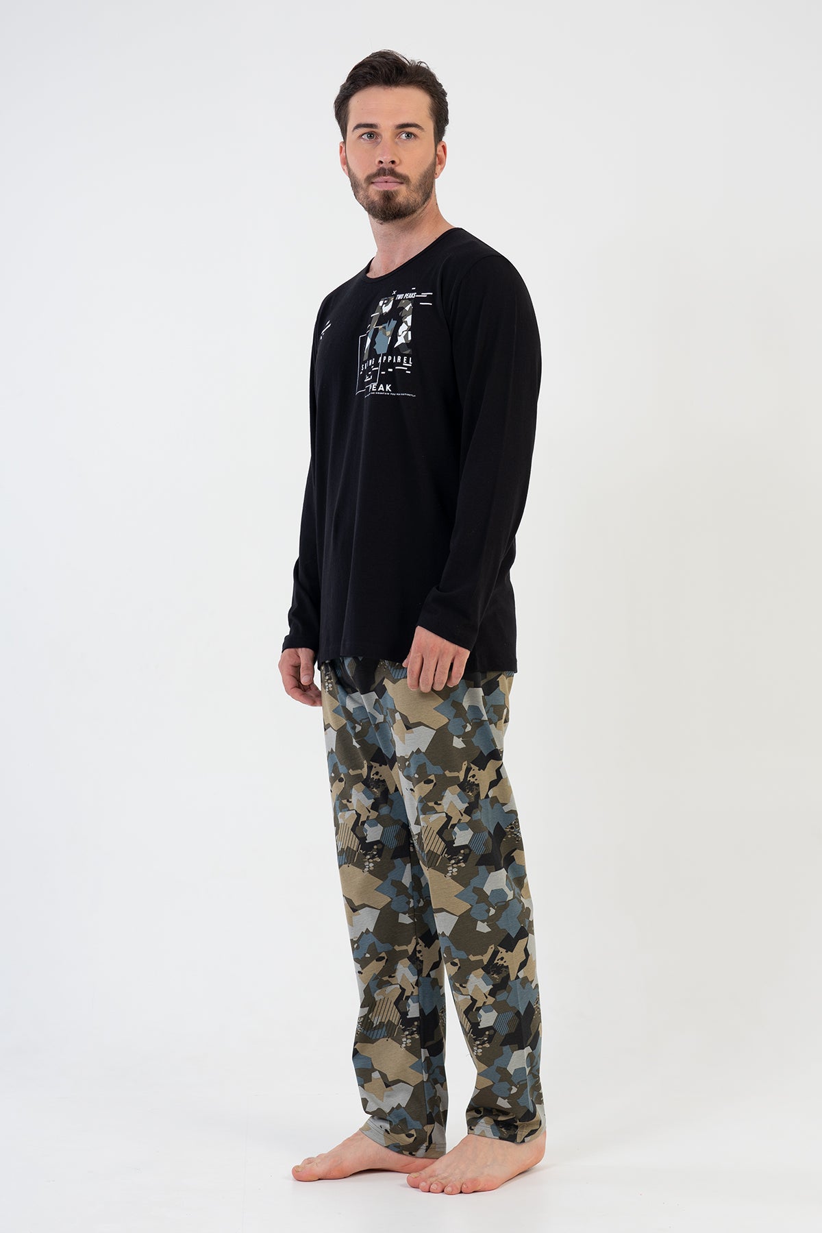 Man Peak Pyjama Set