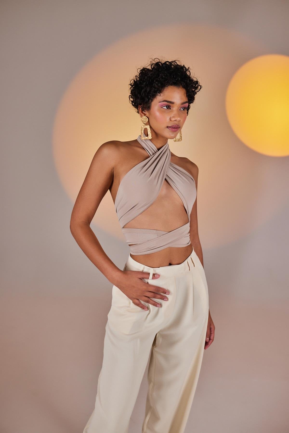 Crop Model Wrap Top Bej