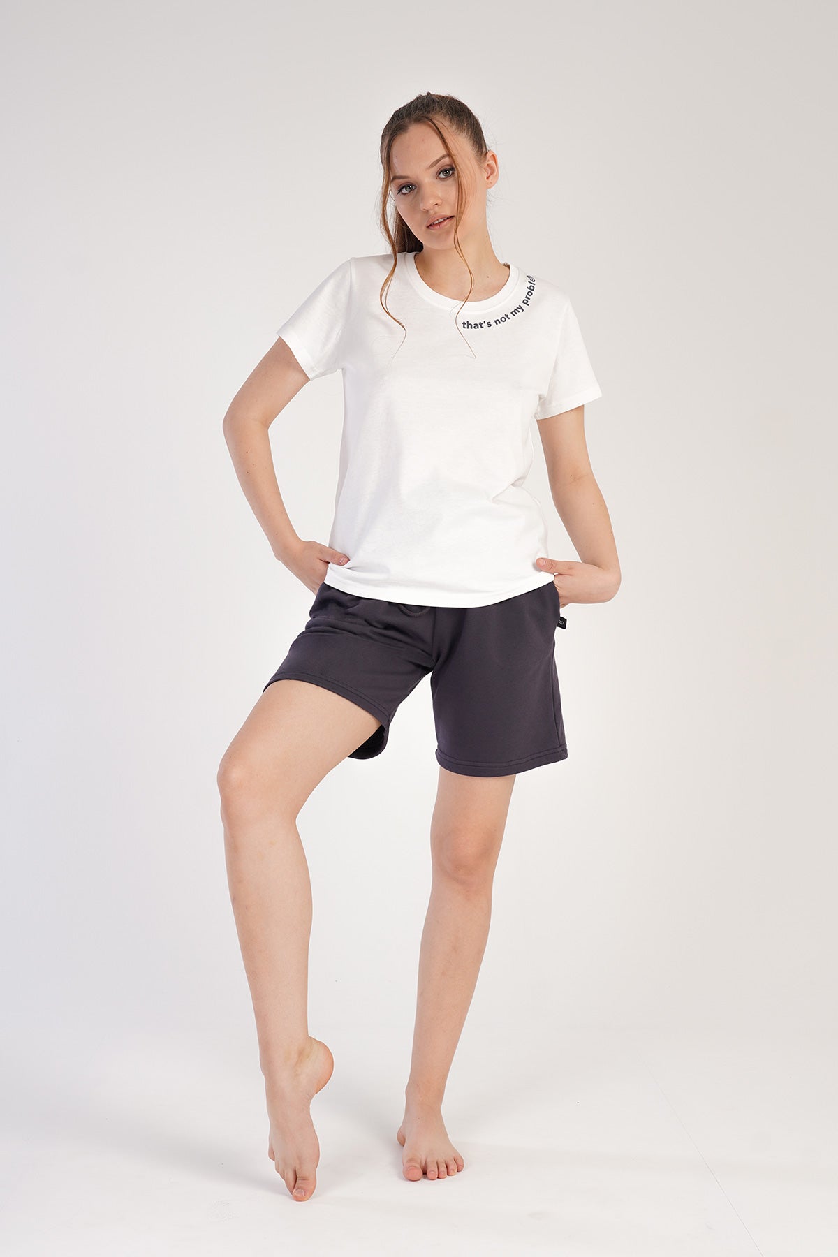 Woman Three Yarn Whity Short Set