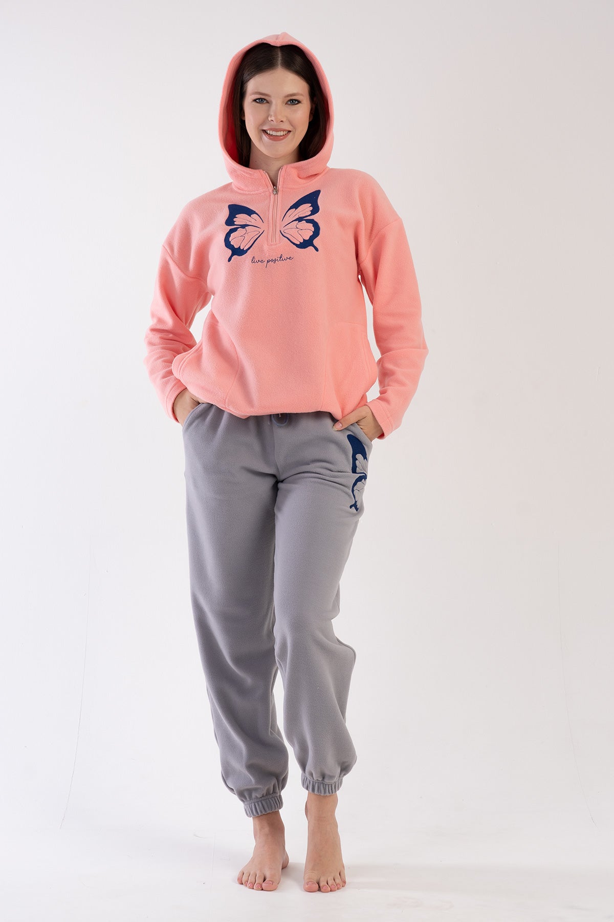 KADIN POLAR KAPSONLU DUSUK OMUZLU YARIM FERMUARLI UZUN KOL MANSETLI CEPLI PACASI BUZGULU PIJAMA TAKIM