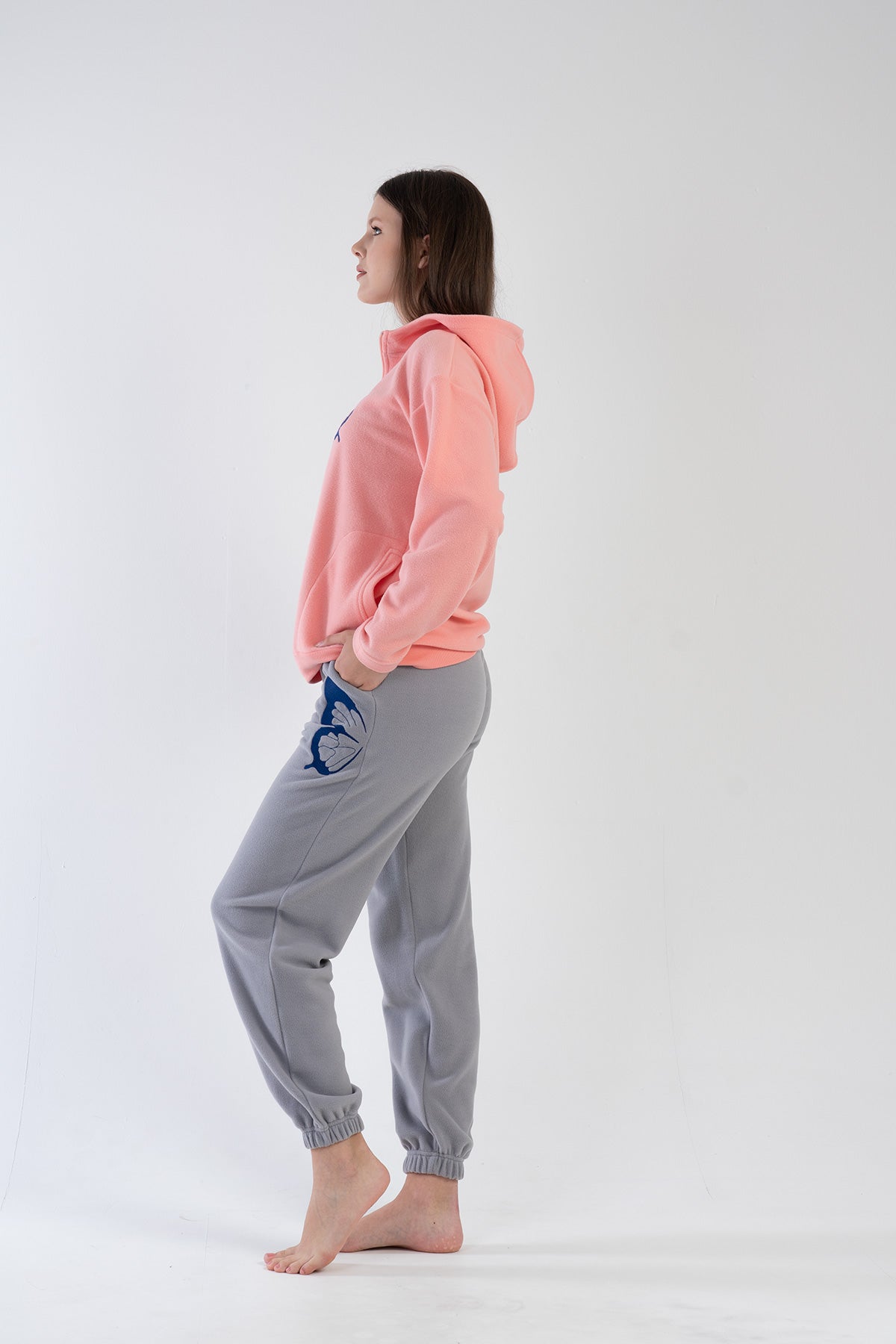 KADIN POLAR KAPSONLU DUSUK OMUZLU YARIM FERMUARLI UZUN KOL MANSETLI CEPLI PACASI BUZGULU PIJAMA TAKIM