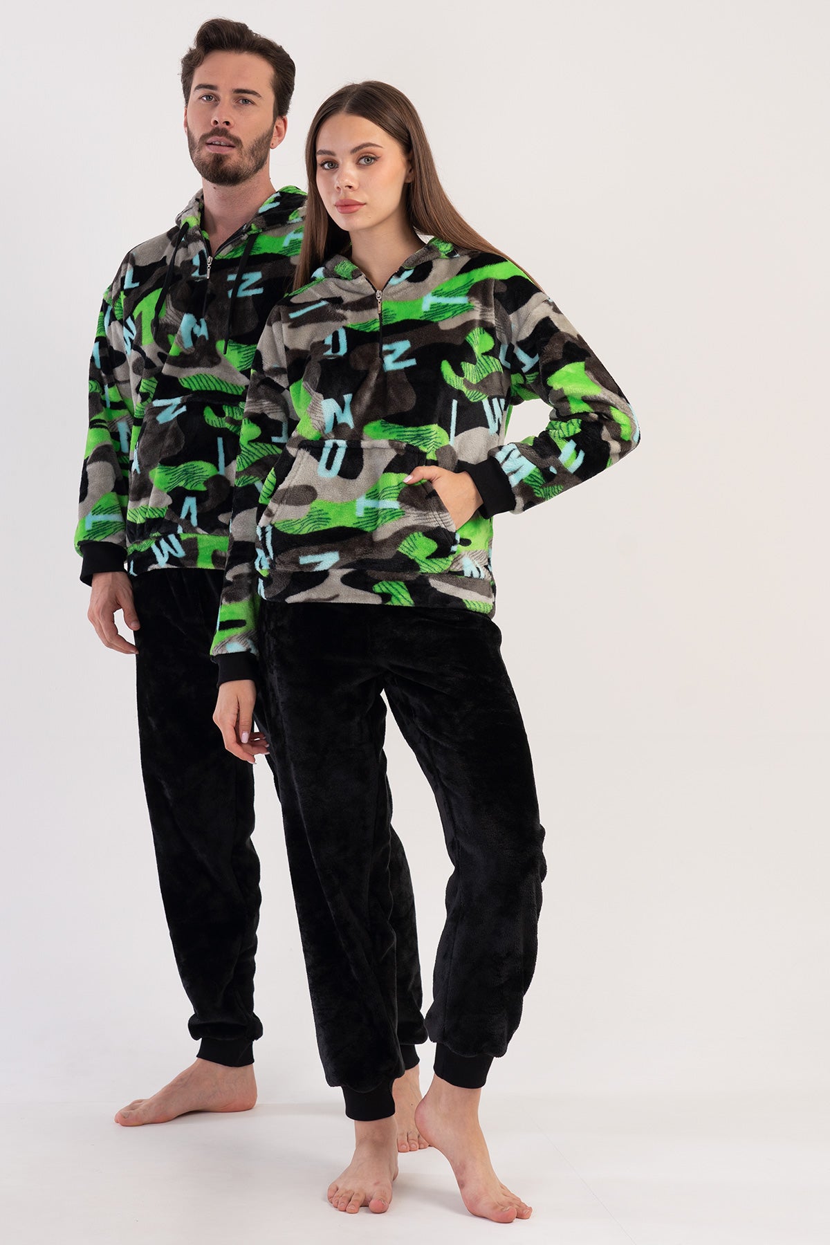 KADIN SOFT KAPSONLU DUSUK OMUZLU YARIM FERMUARLI UZUN KOL KANGURU CEPLI MANSETLI PIJAMA TAKIM