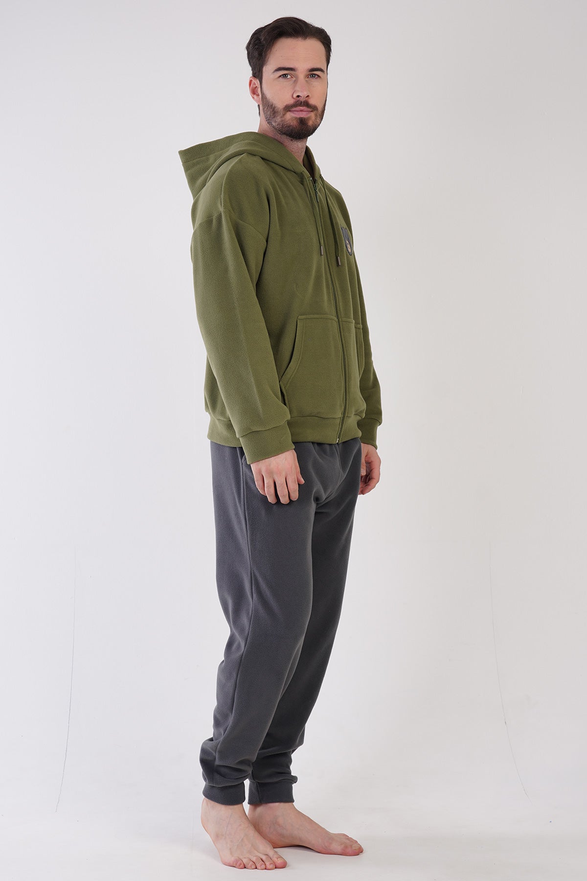 CEPLI ERKEK POLAR KAPSONLU DUSUK OMUZLU FERMUARLI UZUN KOL MANSETLI CEPLI PIJAMA TAKIM