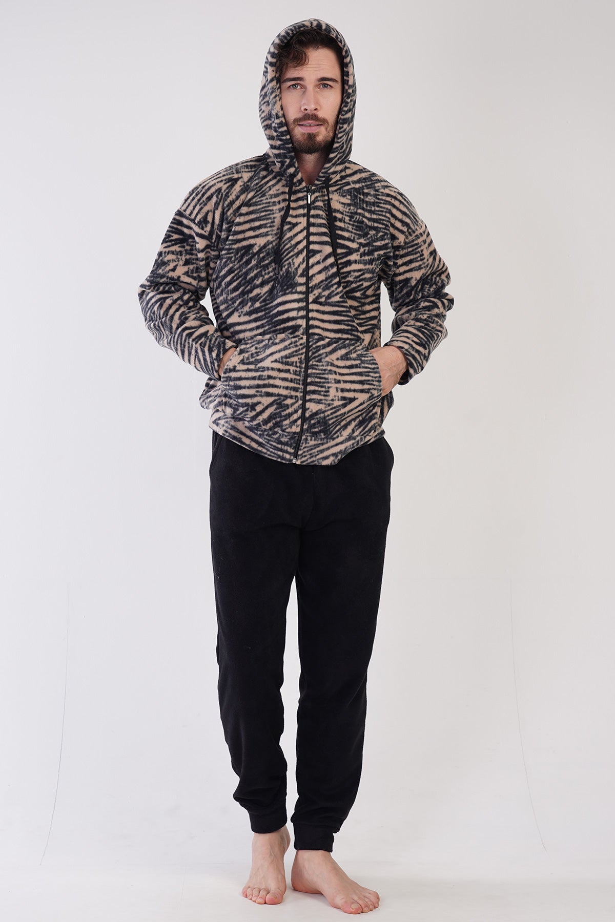 CEPLI ERKEK POLAR KAPSONLU DUSUK OMUZLU FERMUARLI UZUN KOL MANSETLI PIJAMA TAKIM