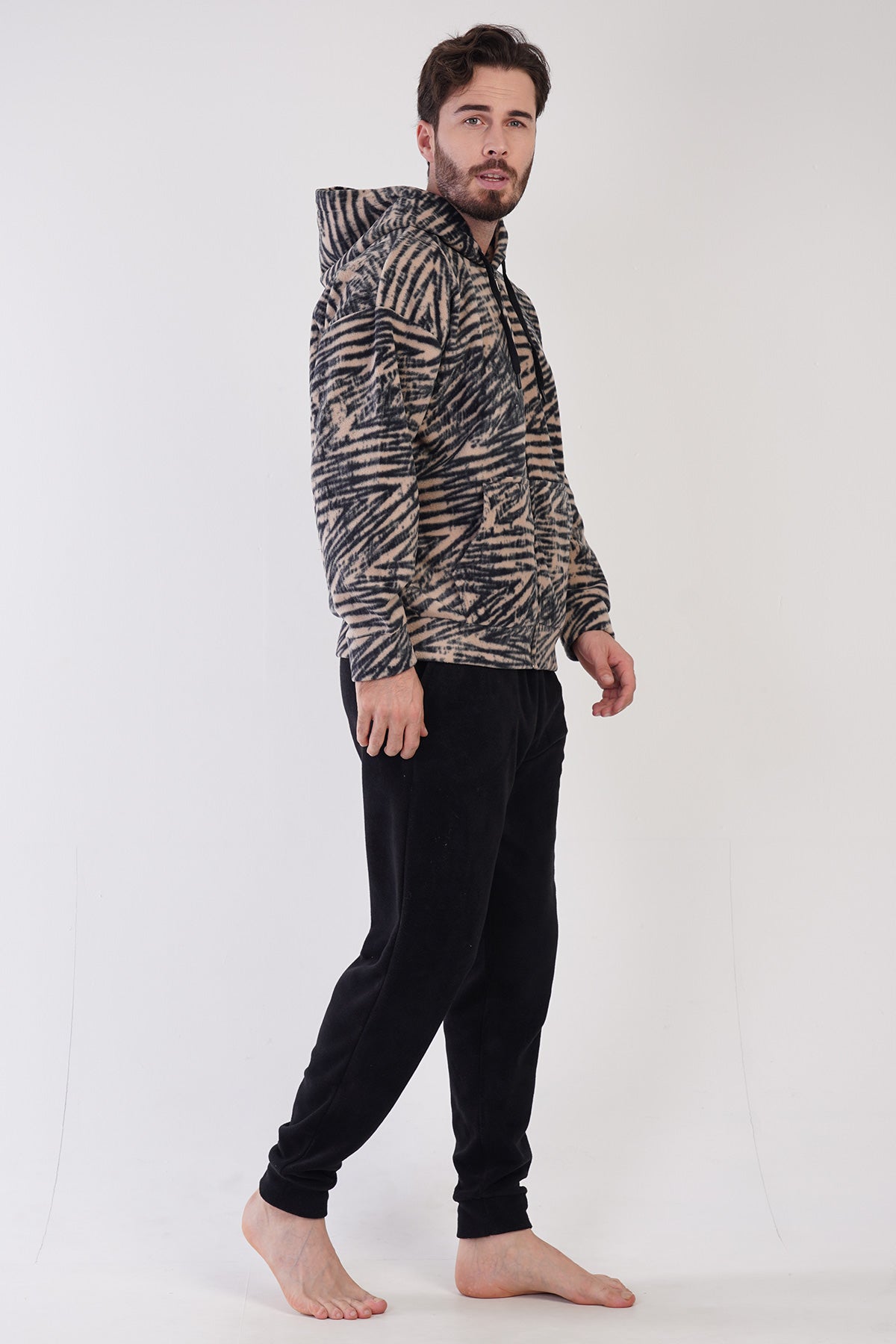 CEPLI ERKEK POLAR KAPSONLU DUSUK OMUZLU FERMUARLI UZUN KOL MANSETLI PIJAMA TAKIM