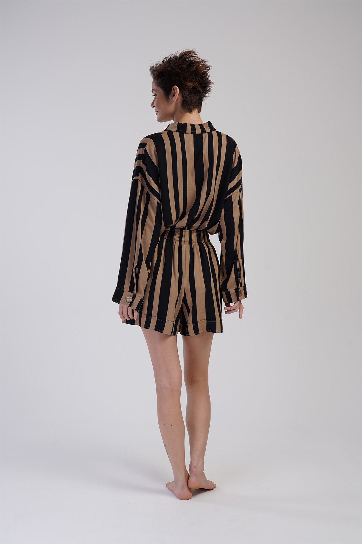 KADIN BELMANDO GOMLEK YAKA TAMAMI DUGMELI UZUN KOL CEPLI SORT TAKIM