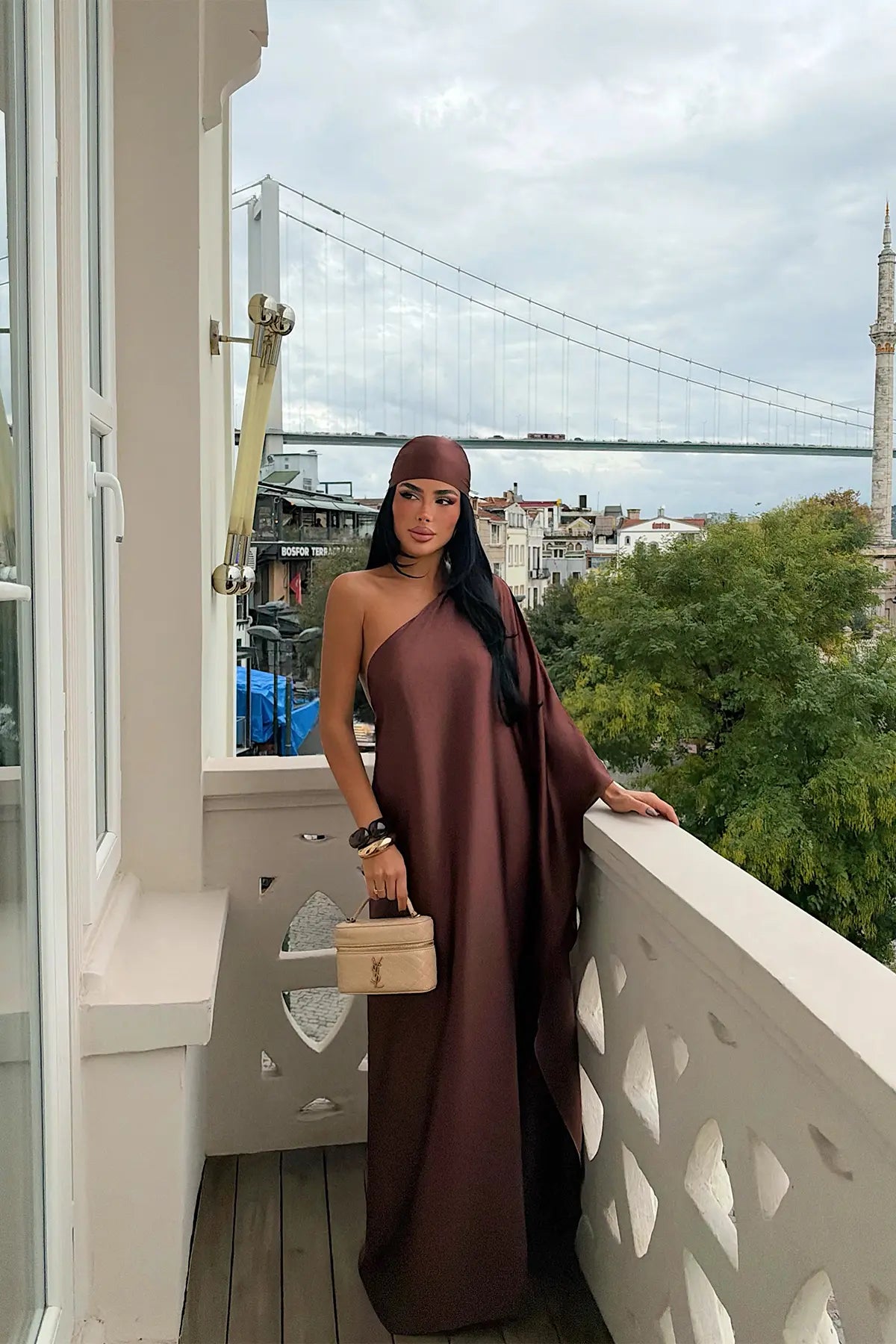 Kahverengi Saten Asimetrik Elbise