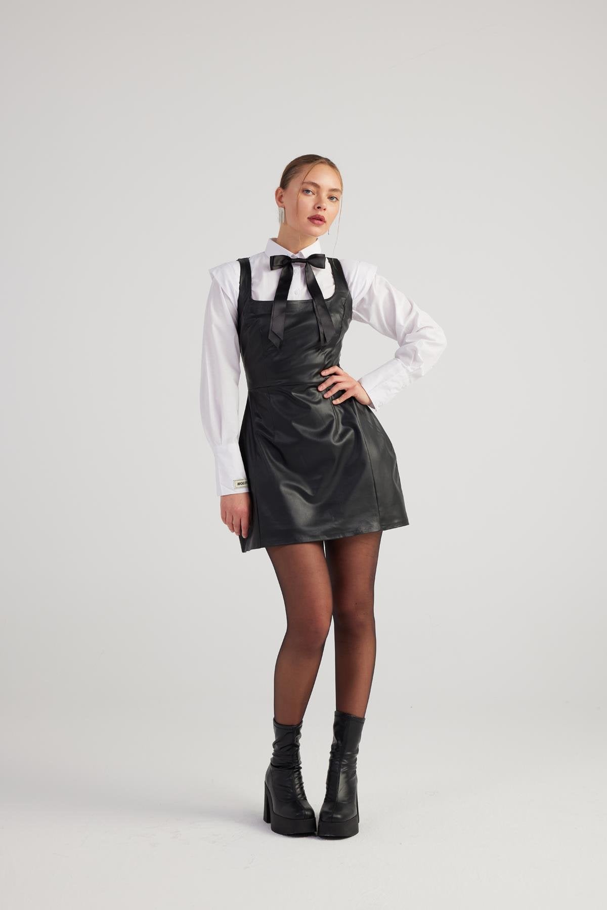 Larissa Elbise Siyah