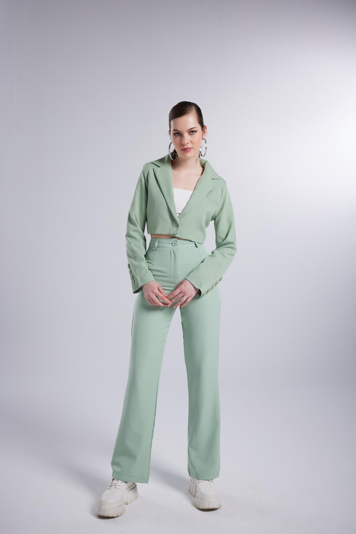Vatkalı Atlas Kumaş Crop Model Panky Ceket Yeşil