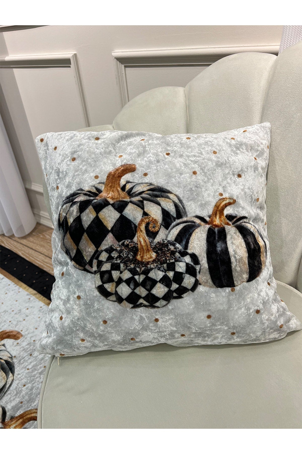 %100 Kadife Bal Kabağı Desenli Kırlent Yastık Kılıfı Gri - 45x45