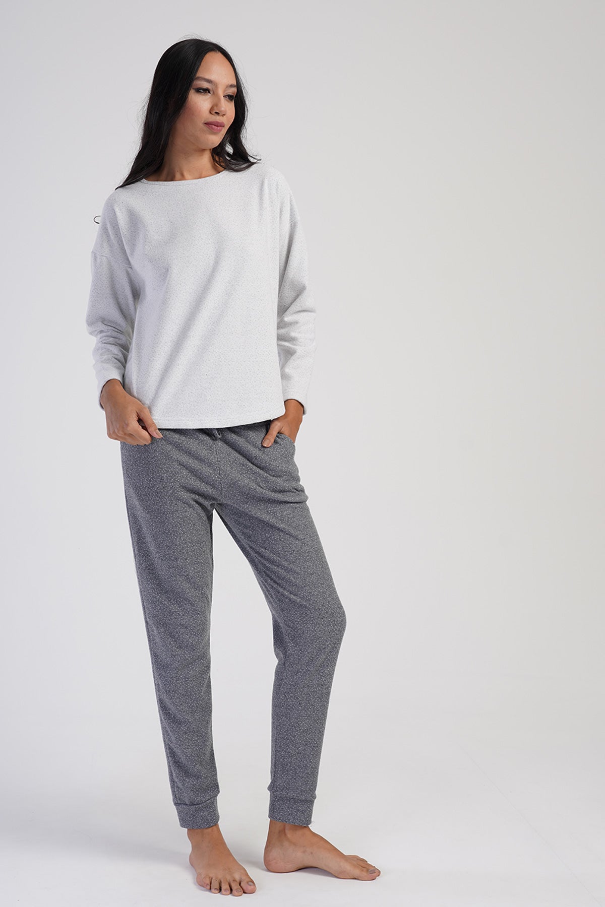 KADIN JAKARLI INTERLOK KAYIK YAKA DUSUK OMUZLU UZUN KOL ETEGI OVAL CEPLI PIJAMA TAKIM