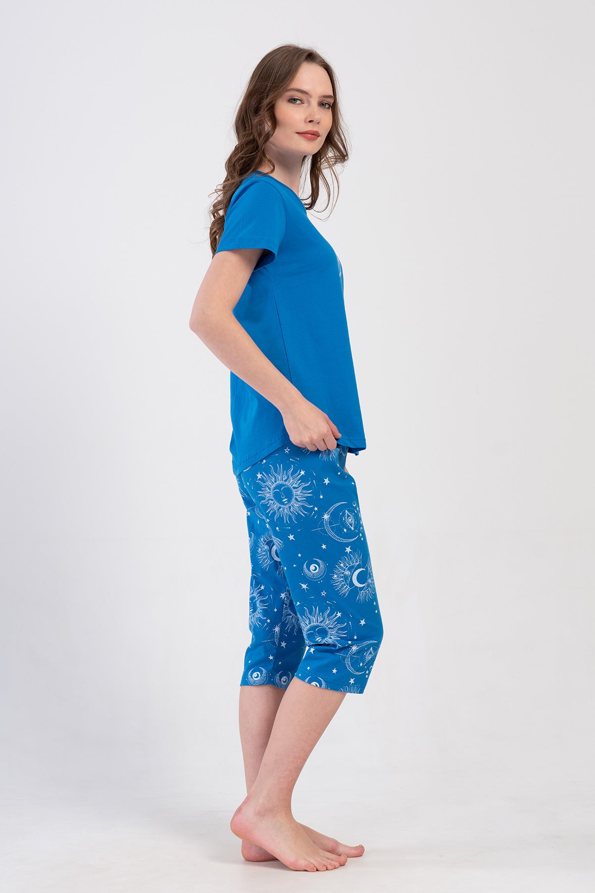 Woman Nighty Sax Capri Set