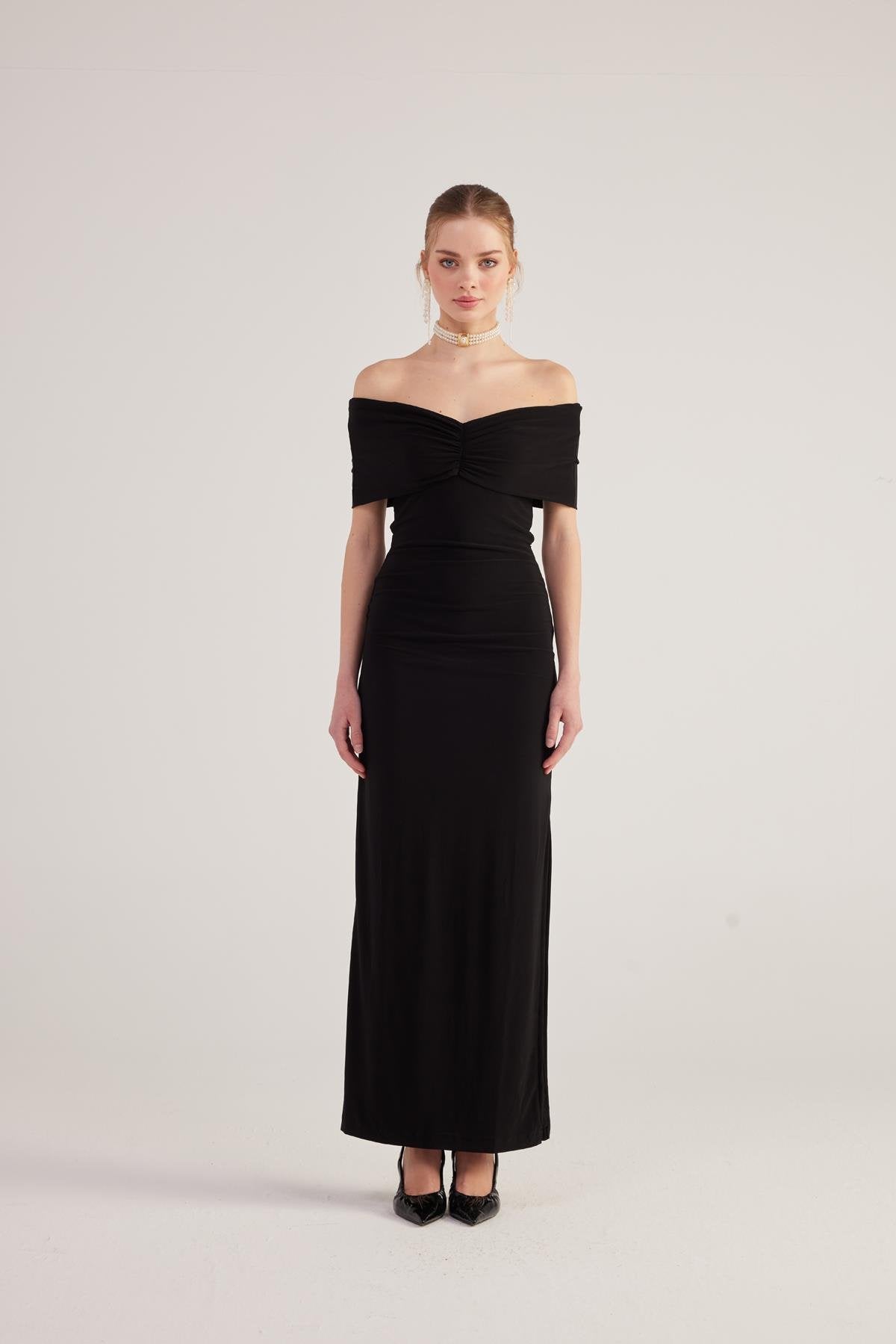 Madonna Yaka Yırtmaçlı Uzun Leila Elbise Siyah